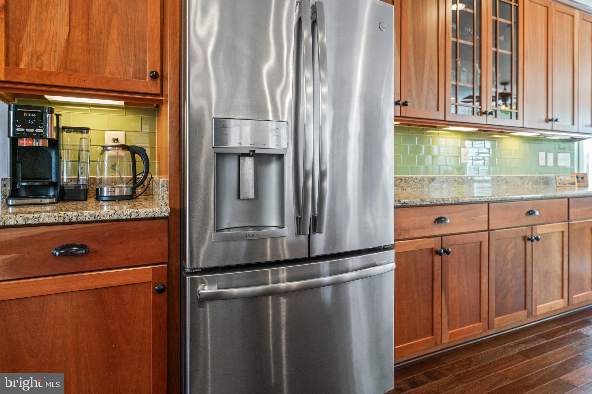 PONDVIEW - Residential