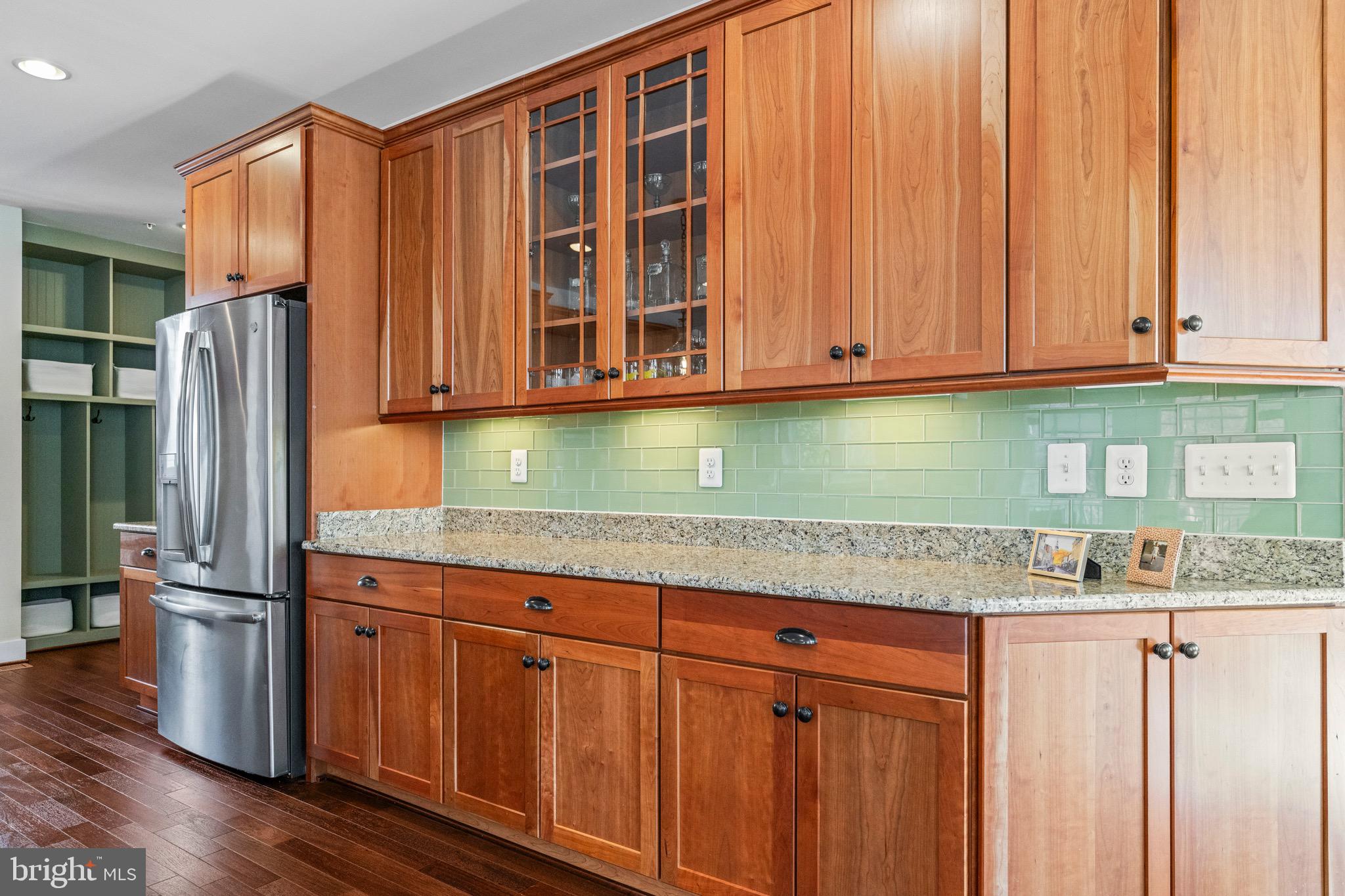 PONDVIEW - Residential