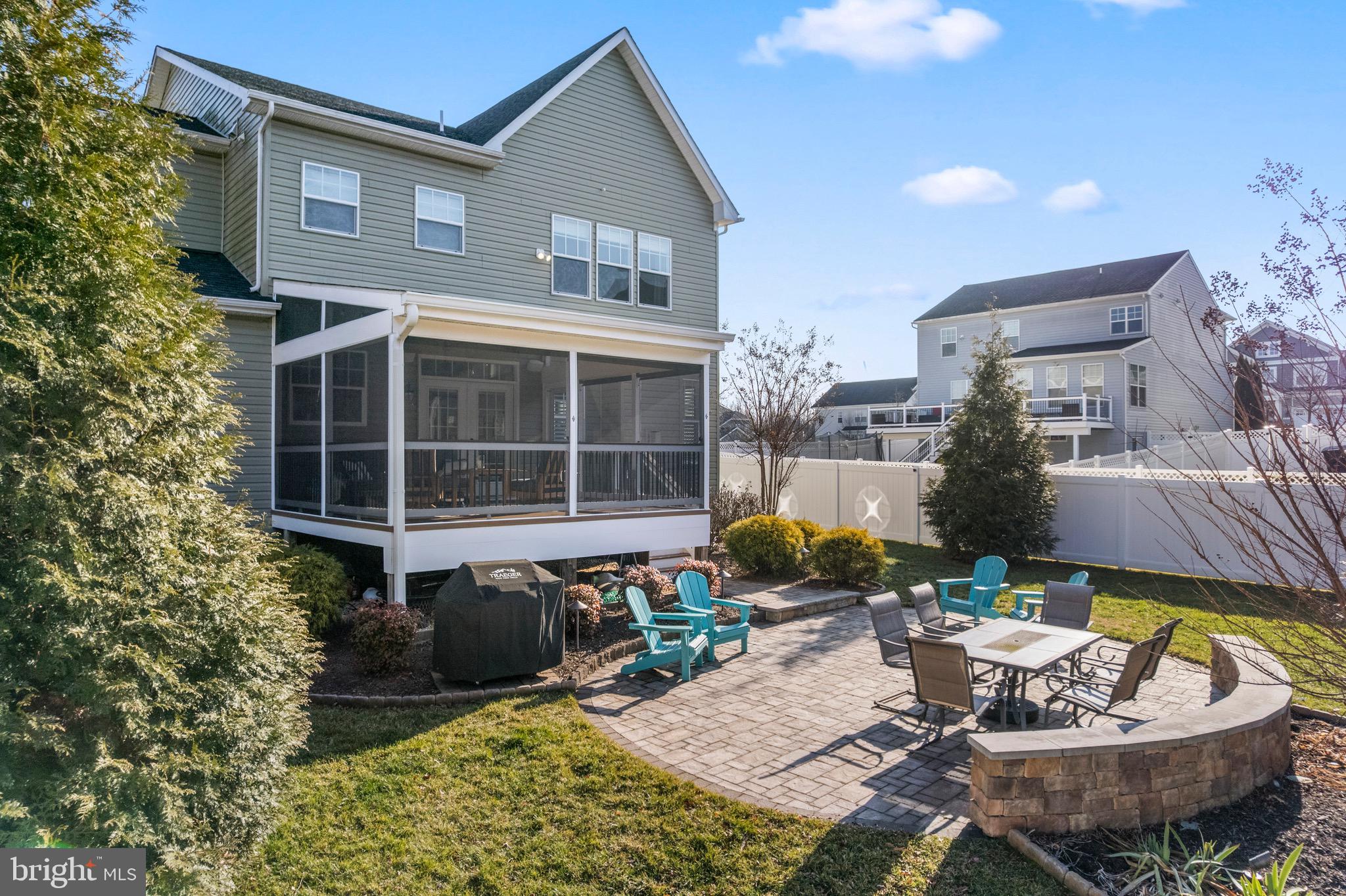 PONDVIEW - Residential