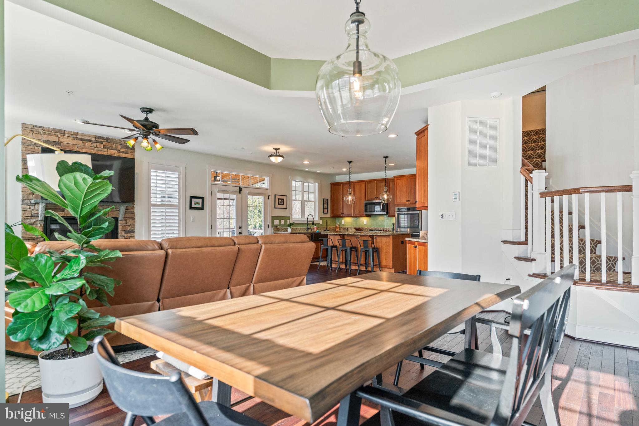 PONDVIEW - Residential