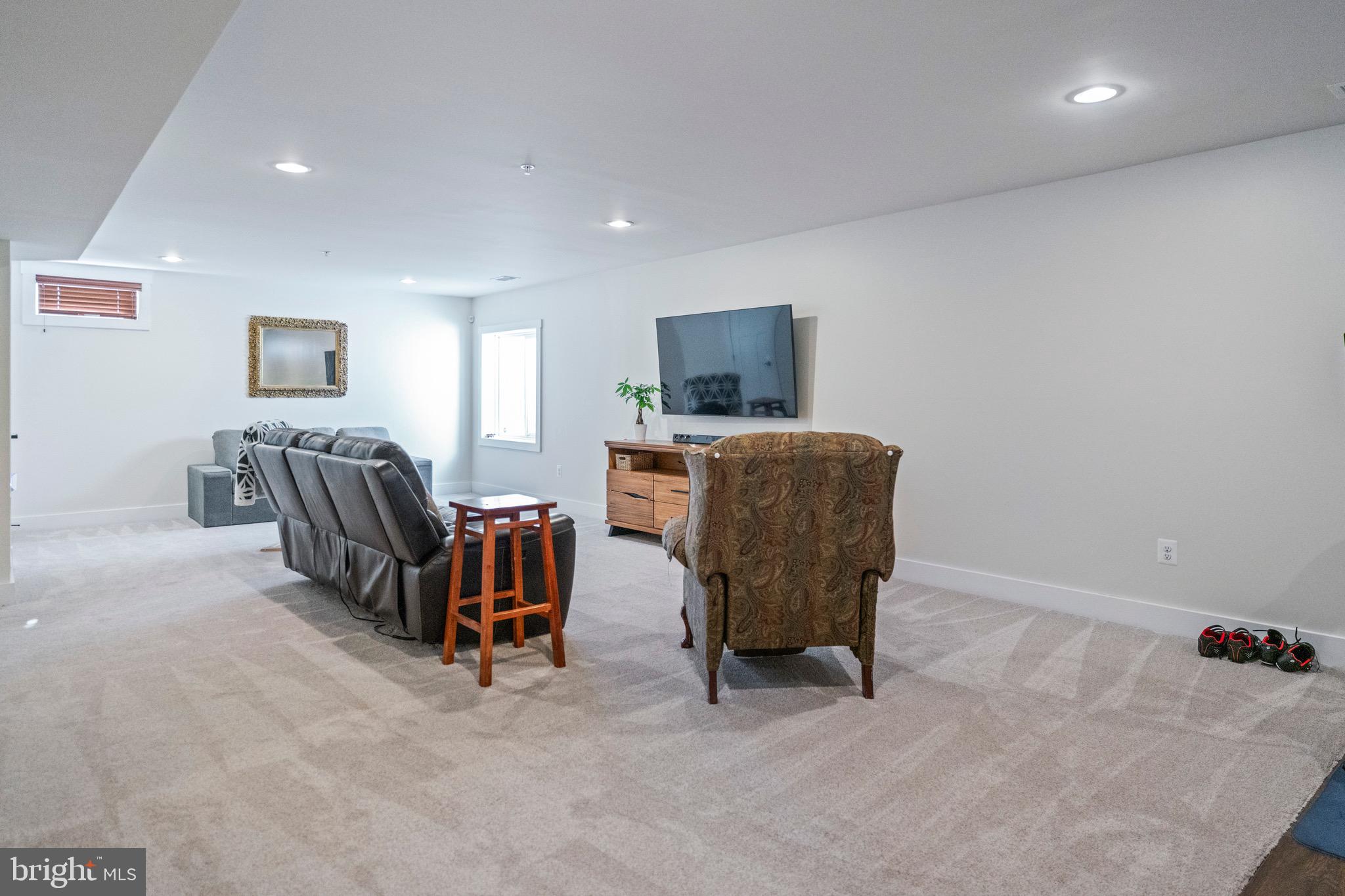 PONDVIEW - Residential