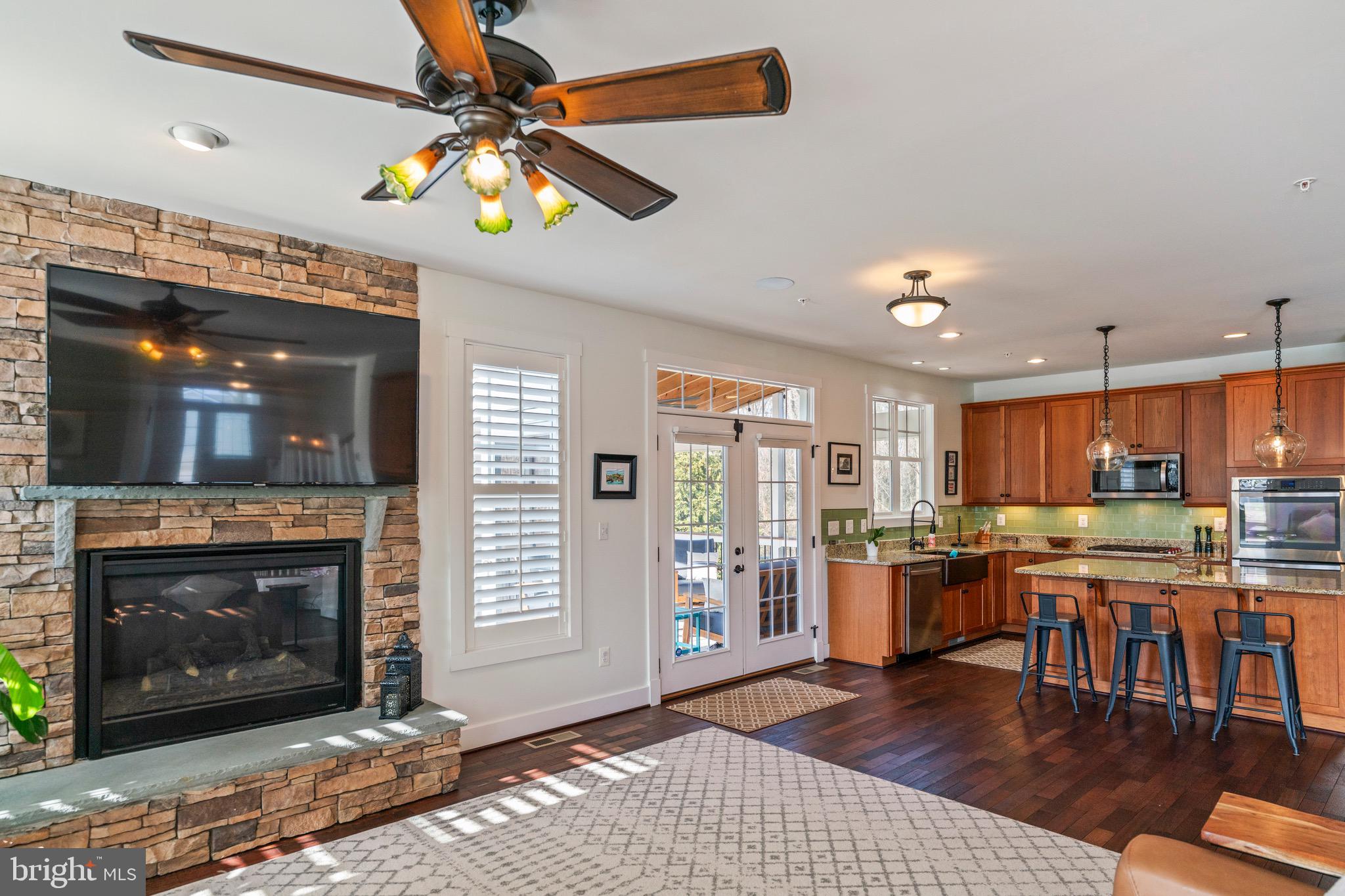 PONDVIEW - Residential