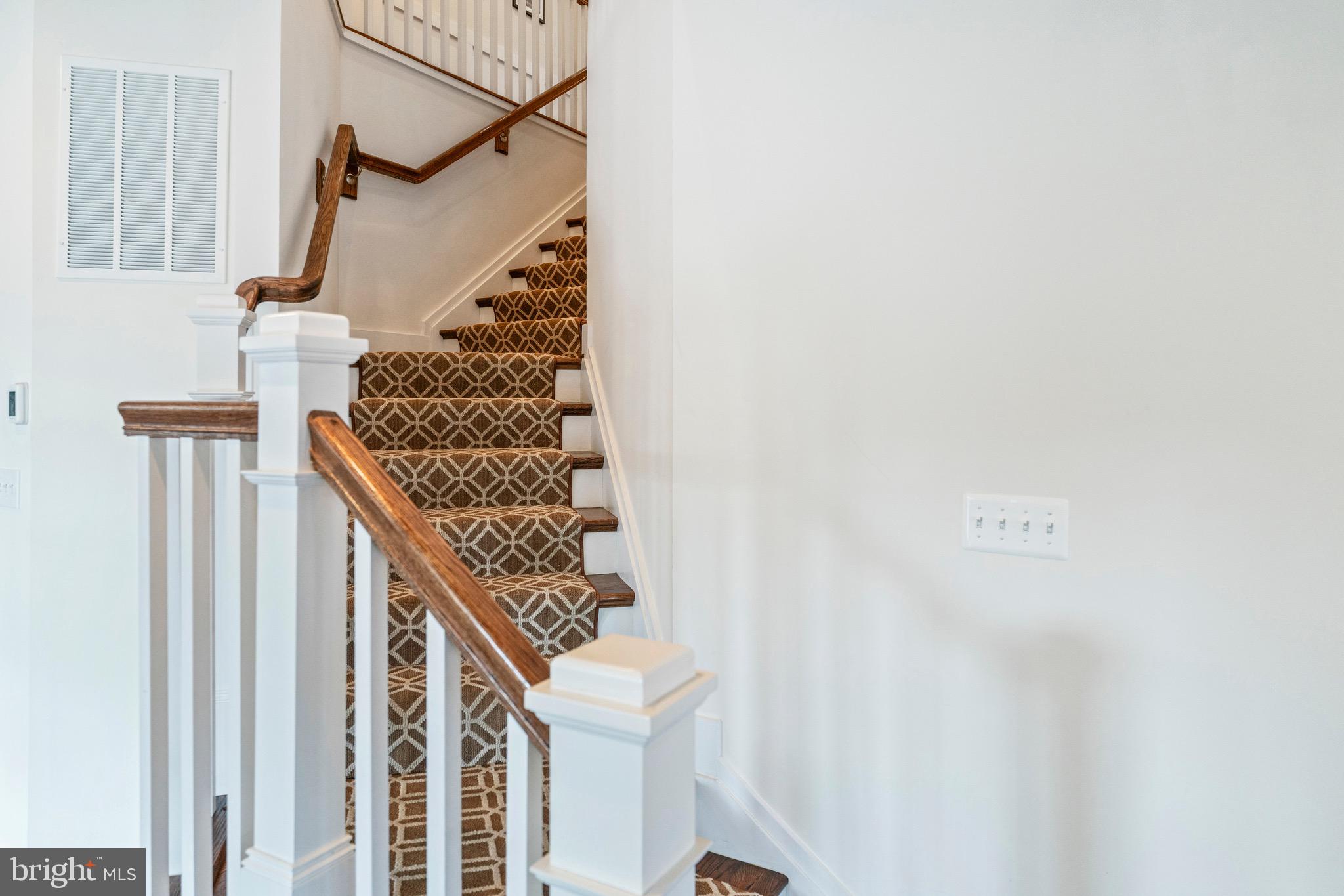 PONDVIEW - Residential