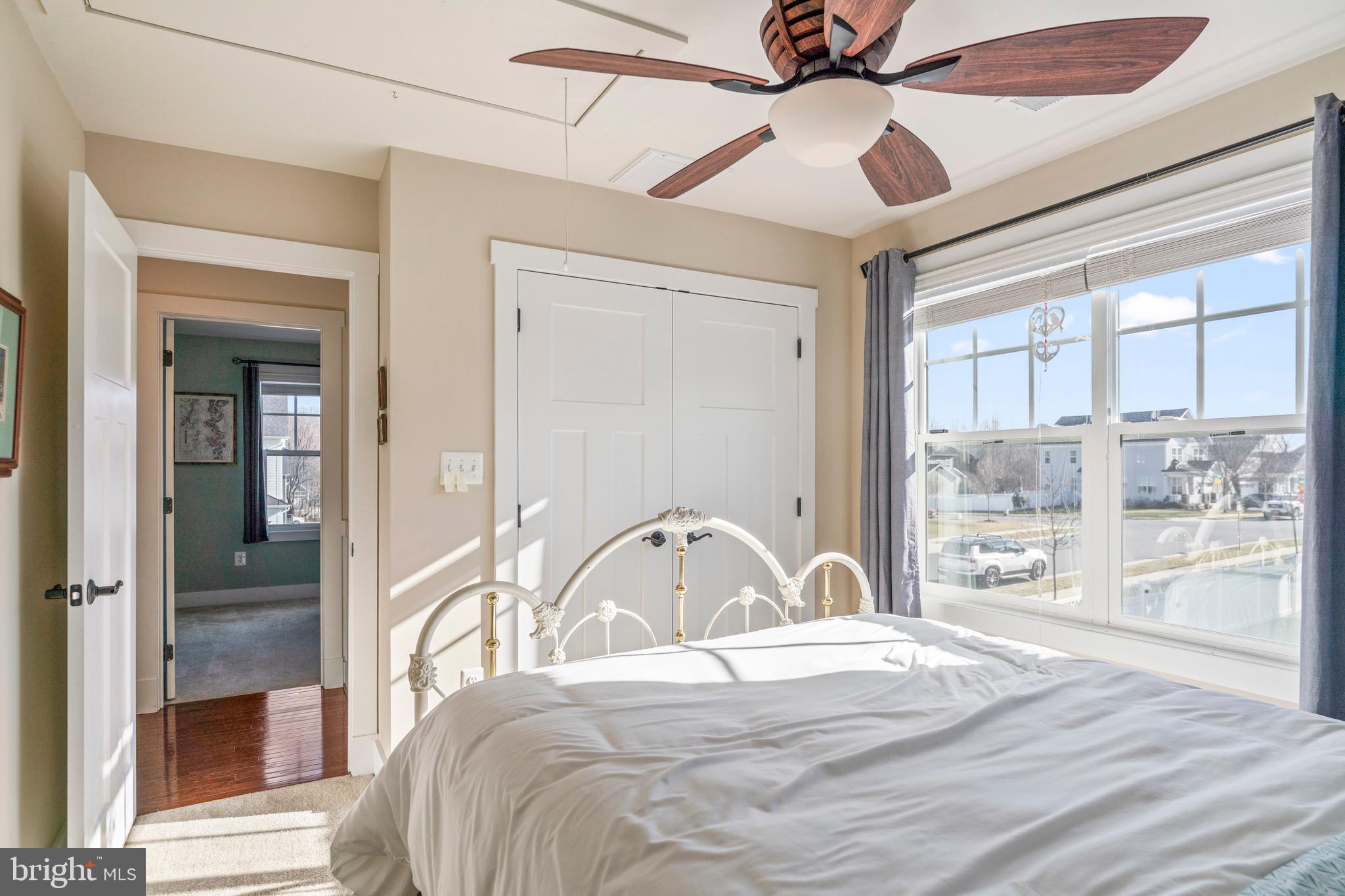 PONDVIEW - Residential