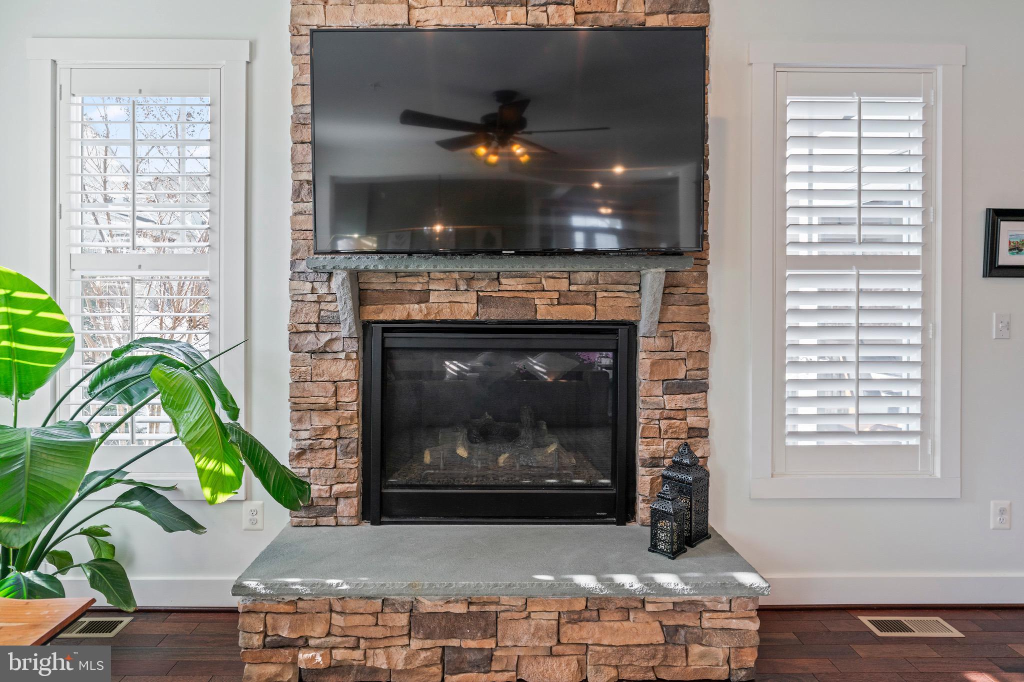 PONDVIEW - Residential