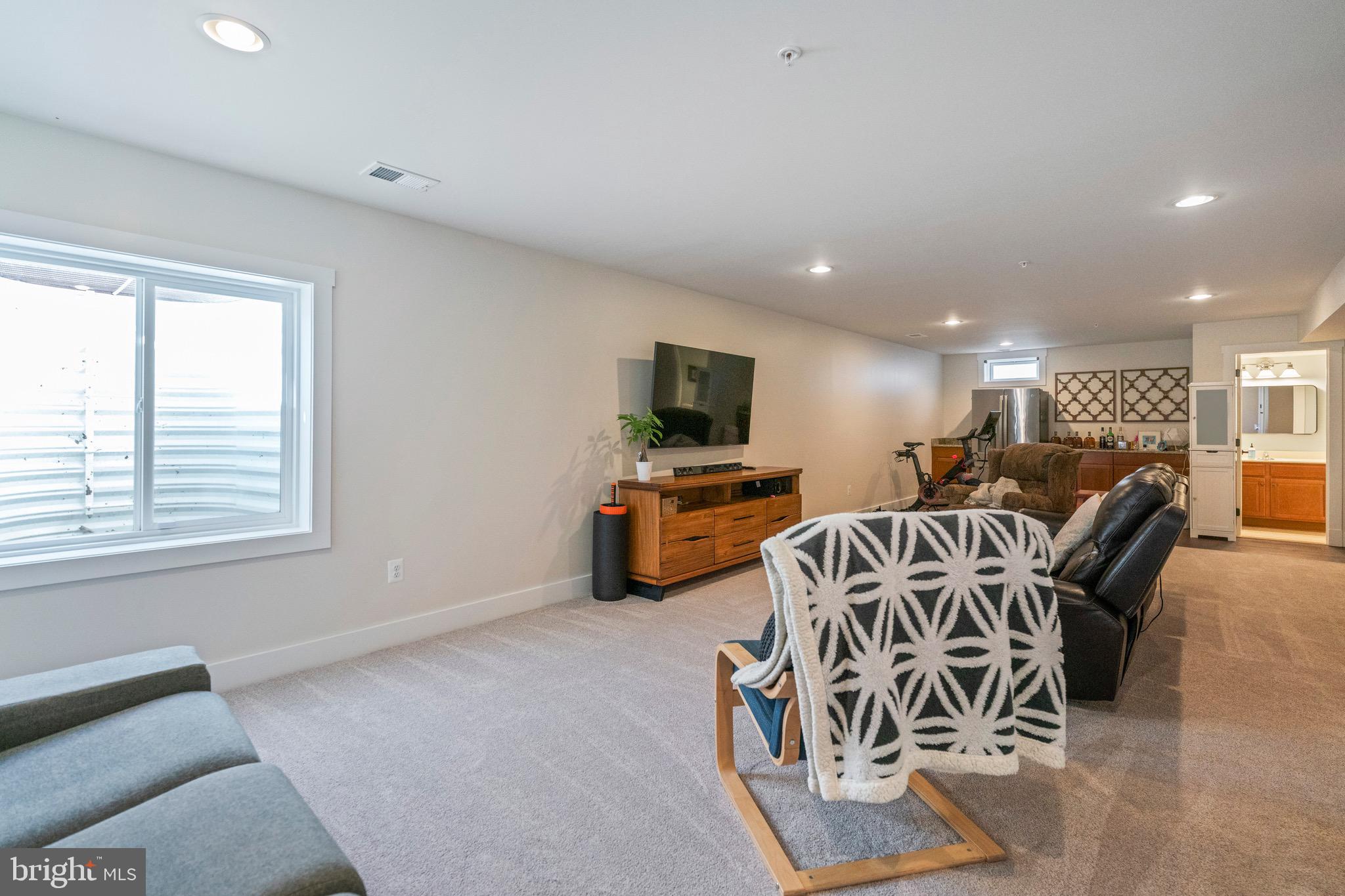 PONDVIEW - Residential