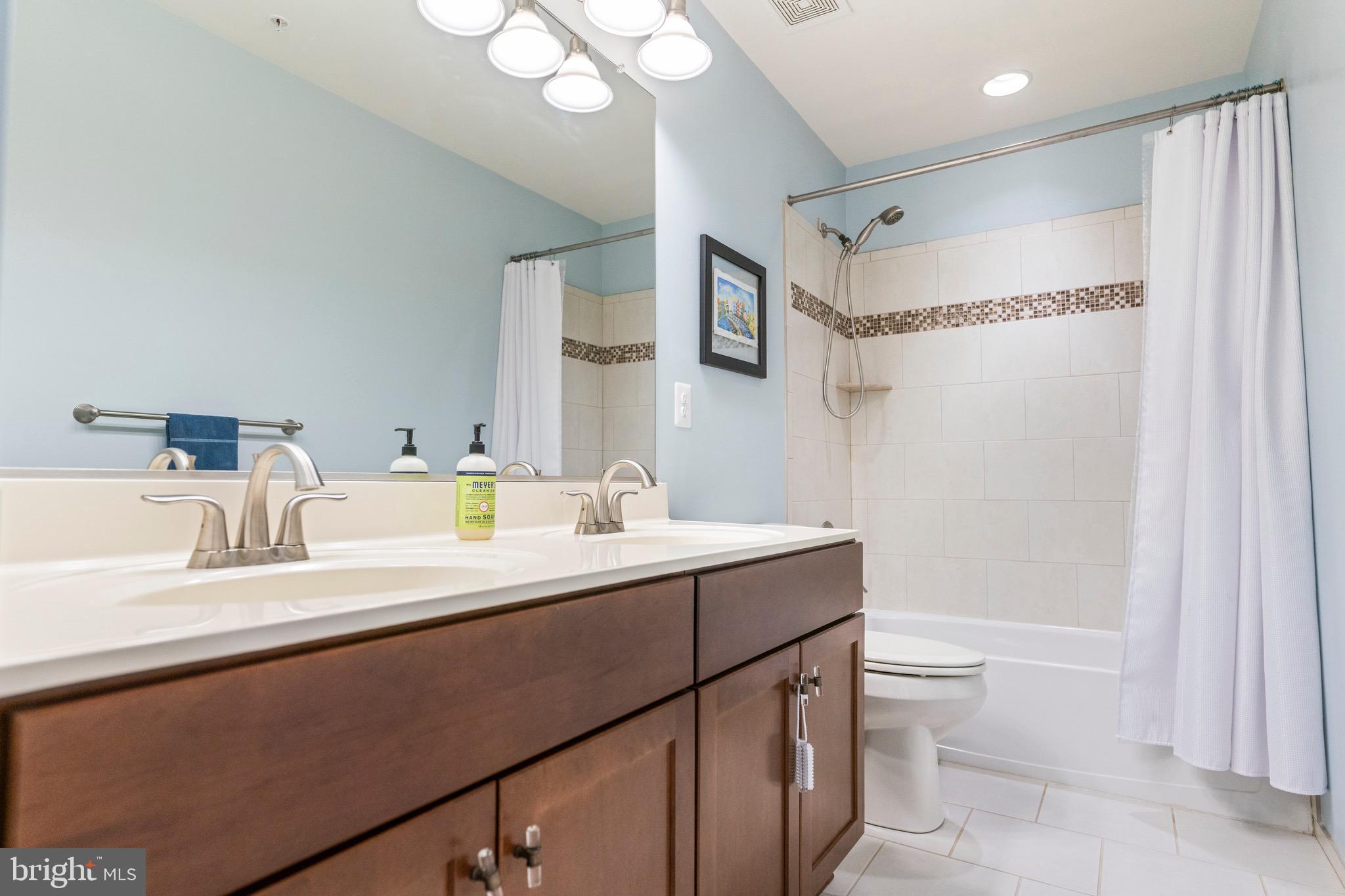 PONDVIEW - Residential