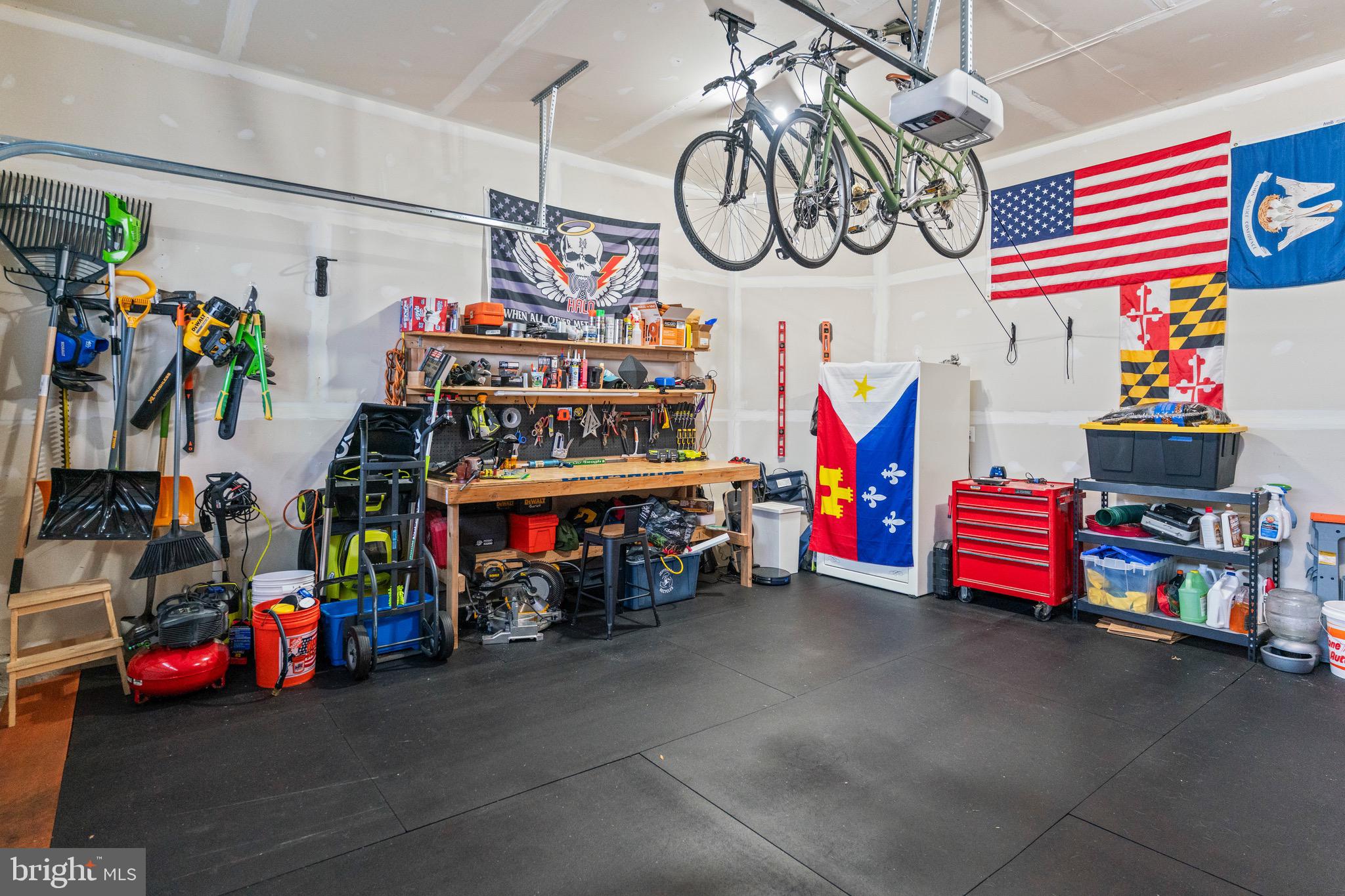 PONDVIEW - Residential