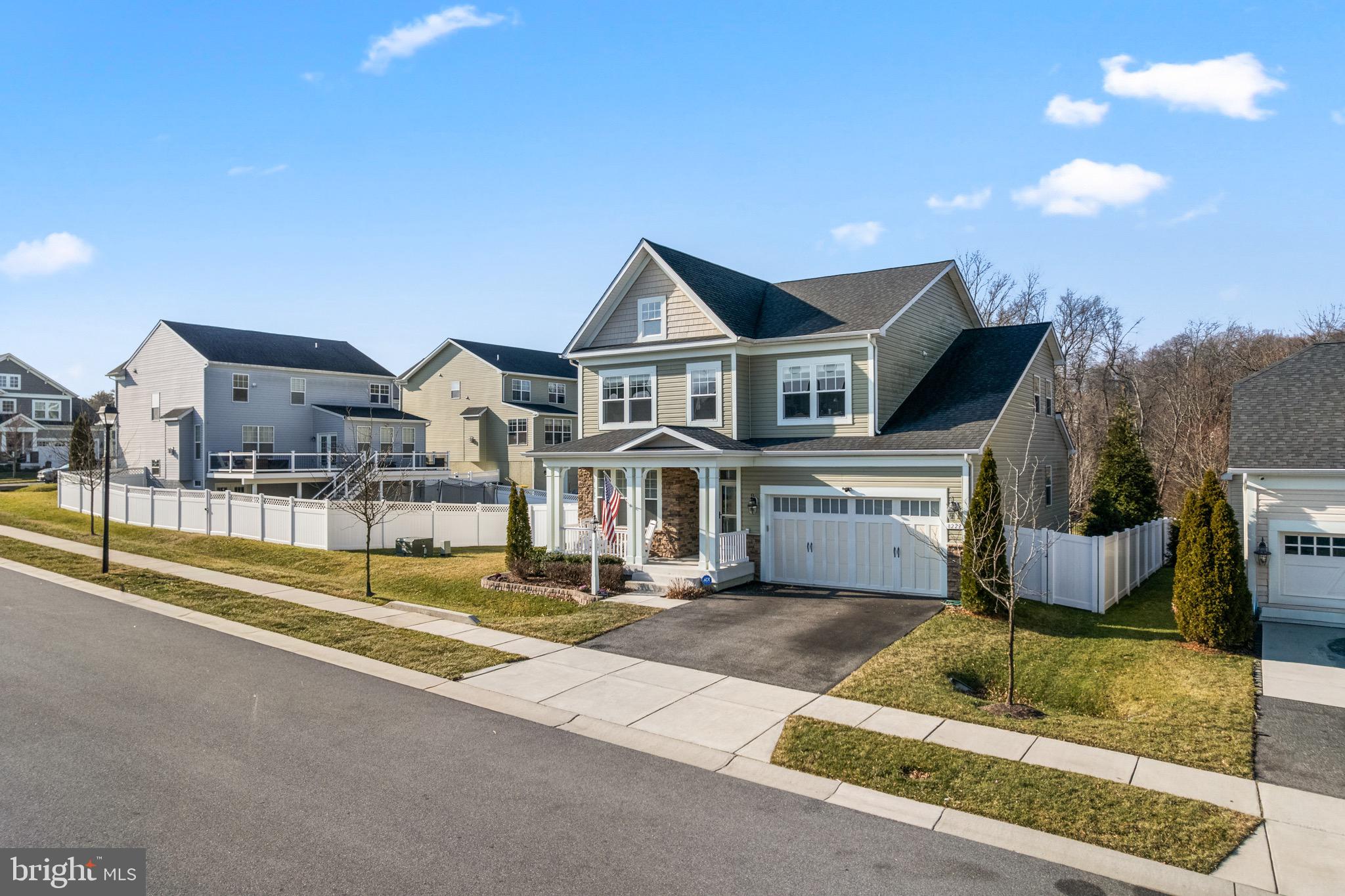 PONDVIEW - Residential