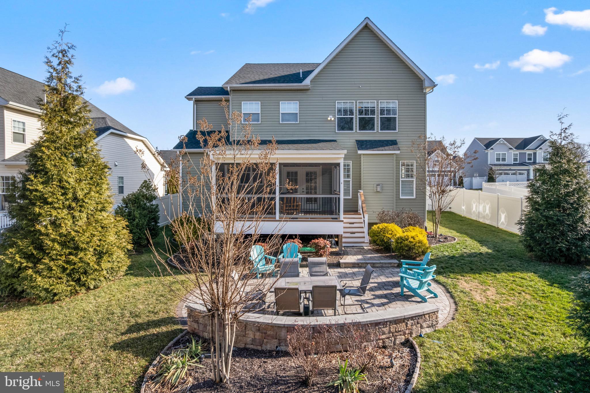 PONDVIEW - Residential