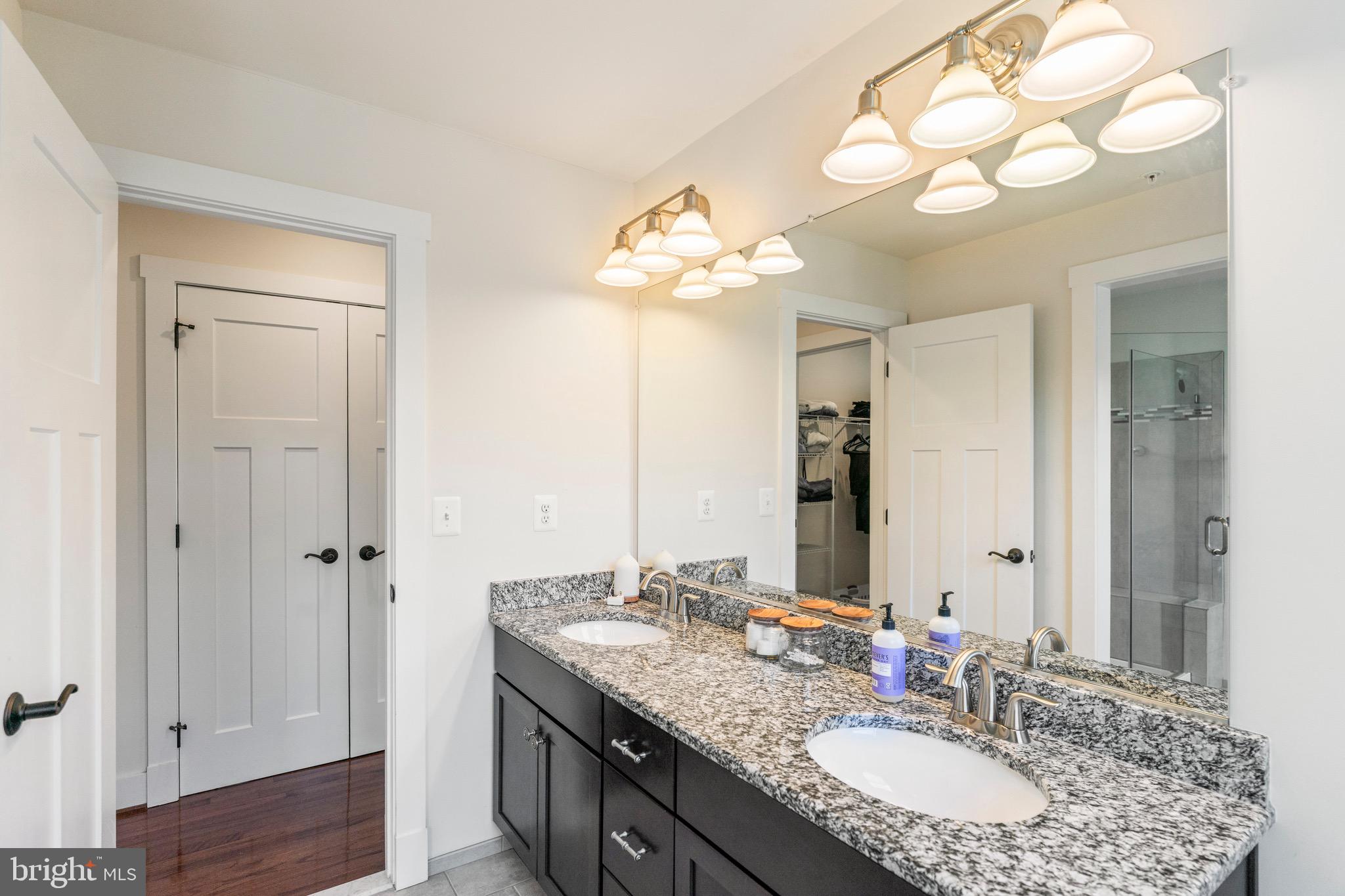 PONDVIEW - Residential