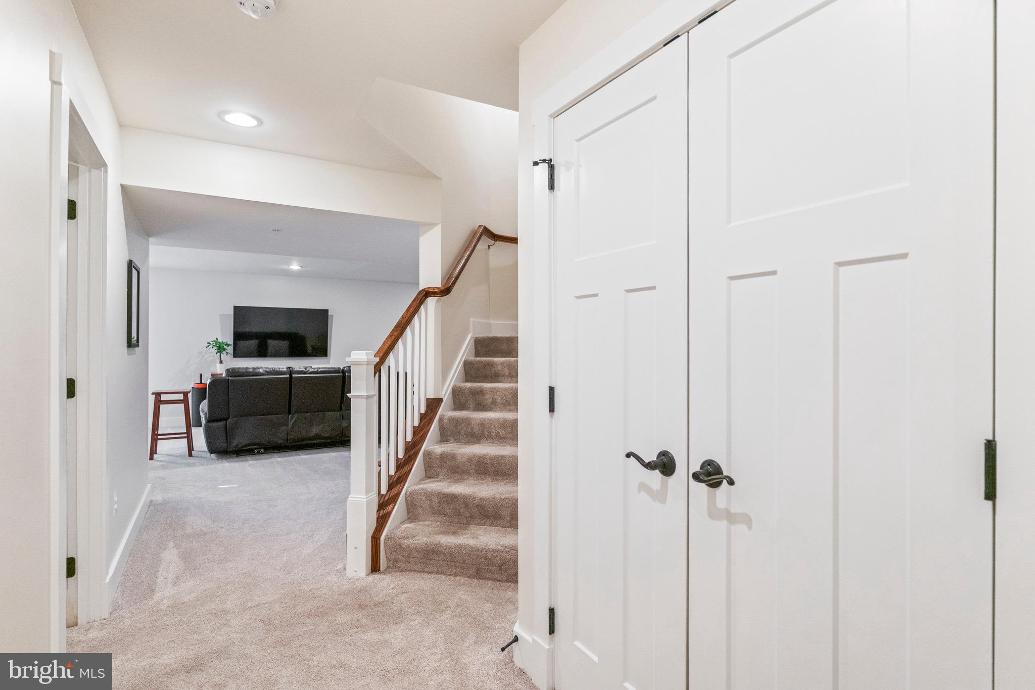 PONDVIEW - Residential