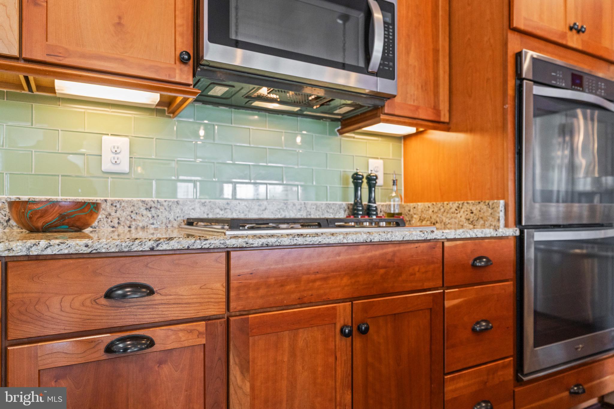 PONDVIEW - Residential