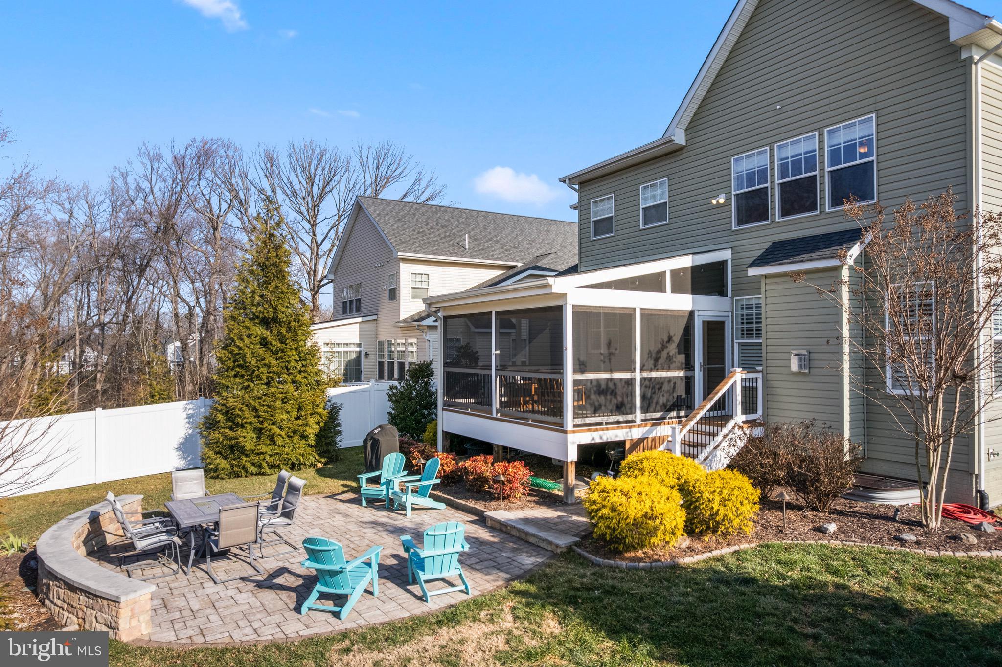 PONDVIEW - Residential