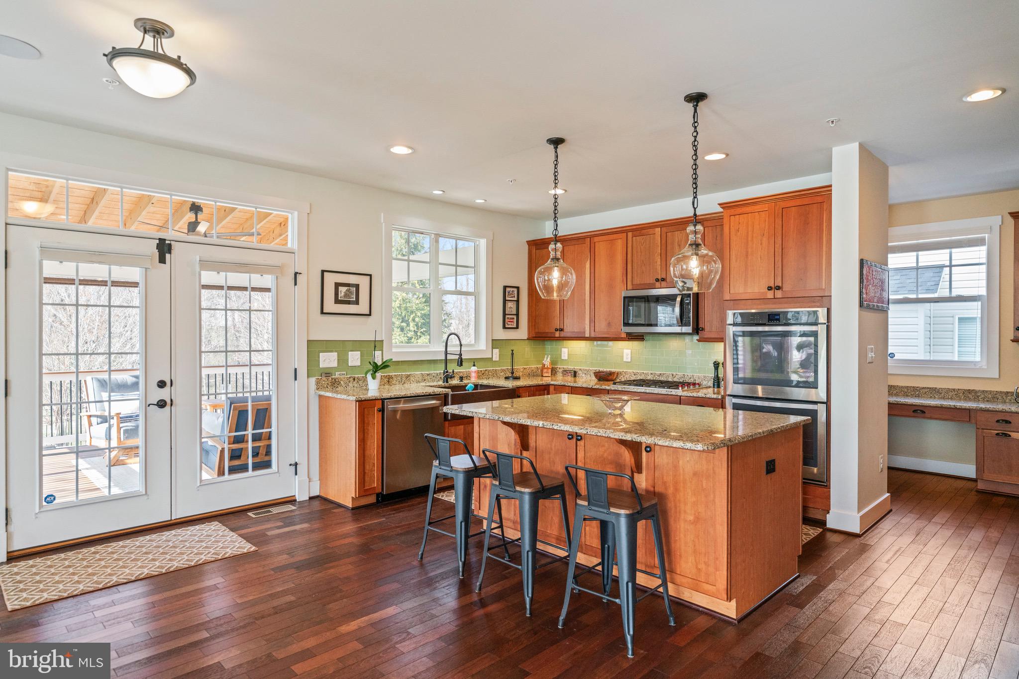 PONDVIEW - Residential