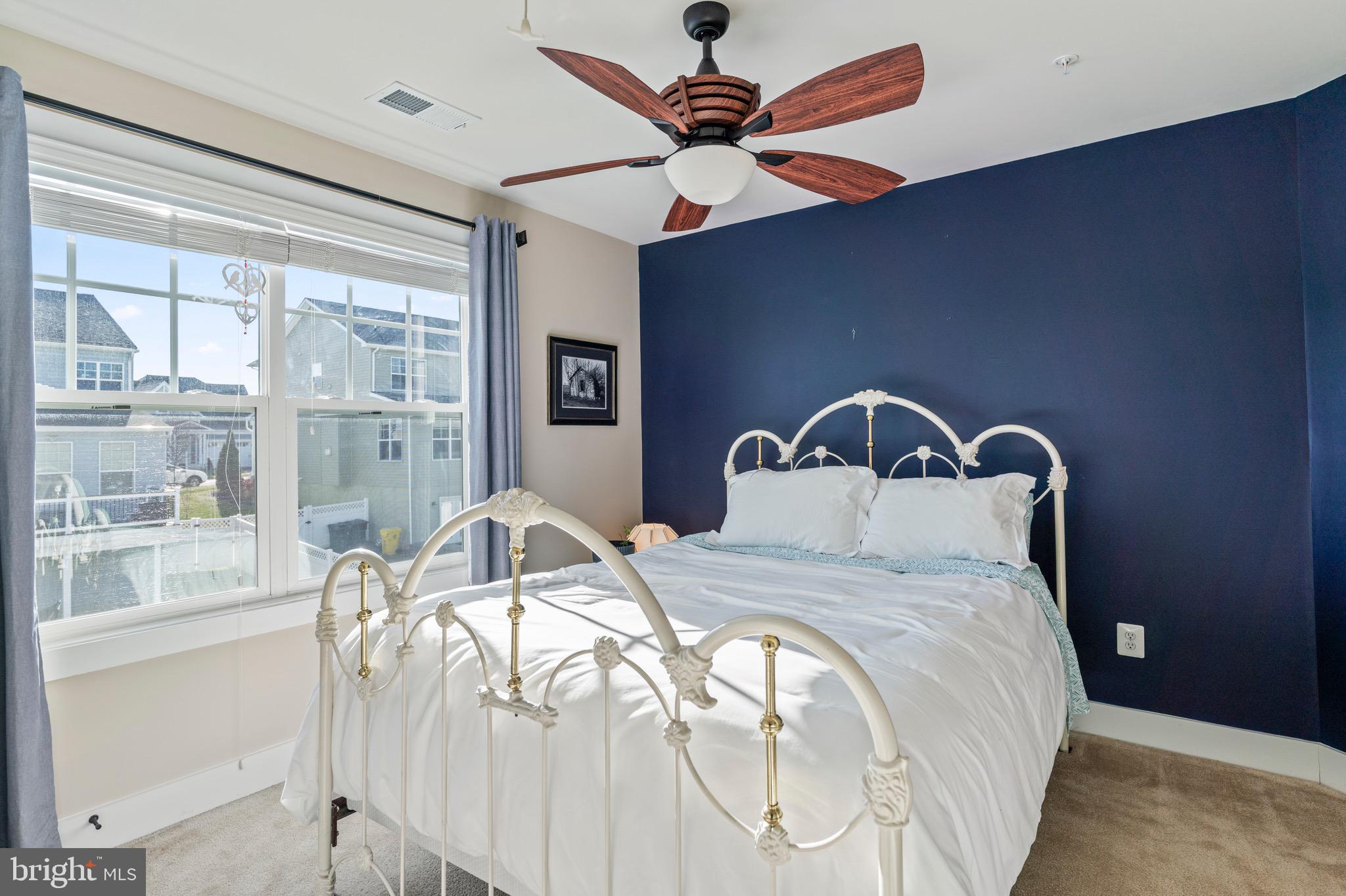 PONDVIEW - Residential