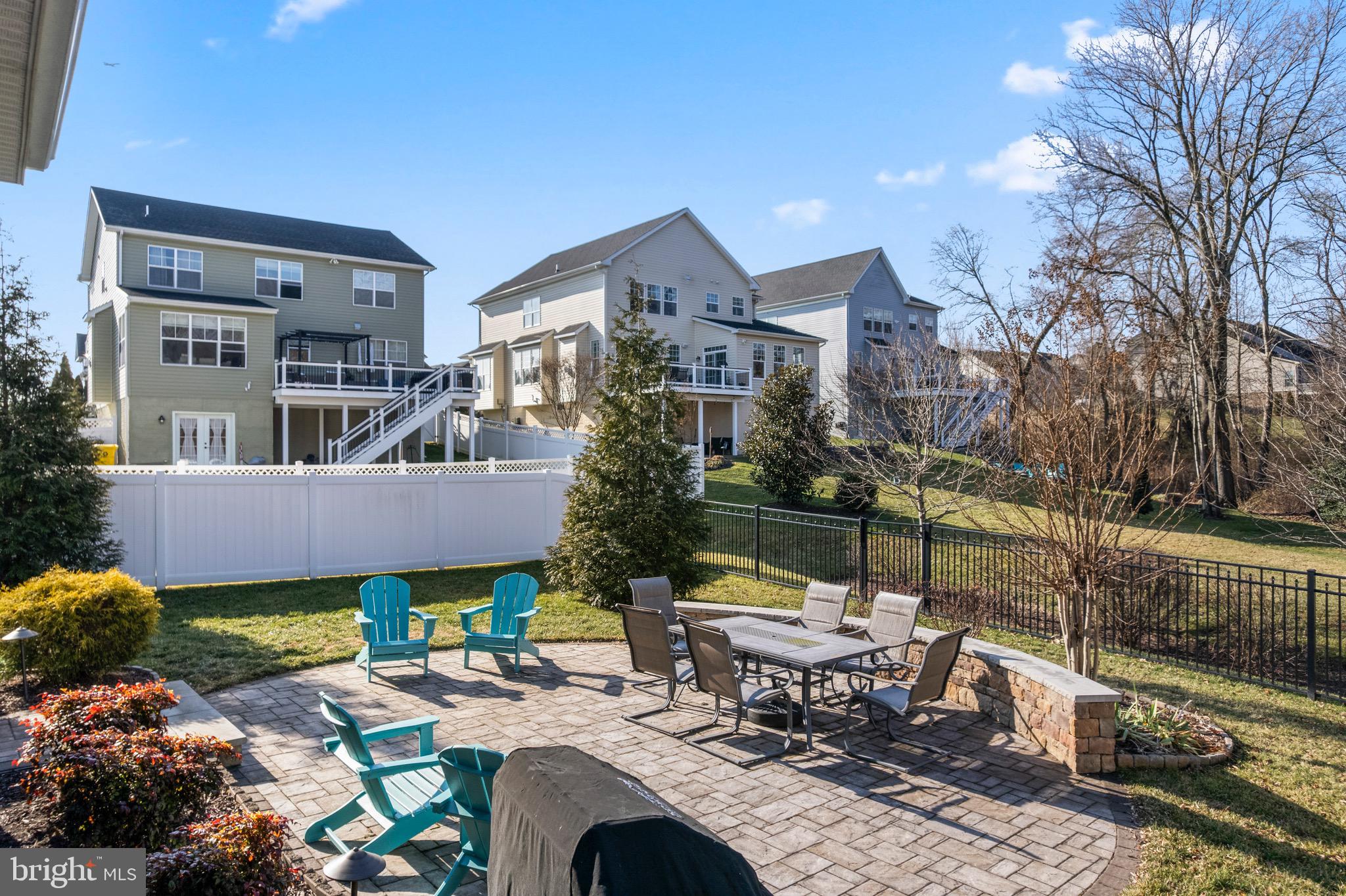 PONDVIEW - Residential