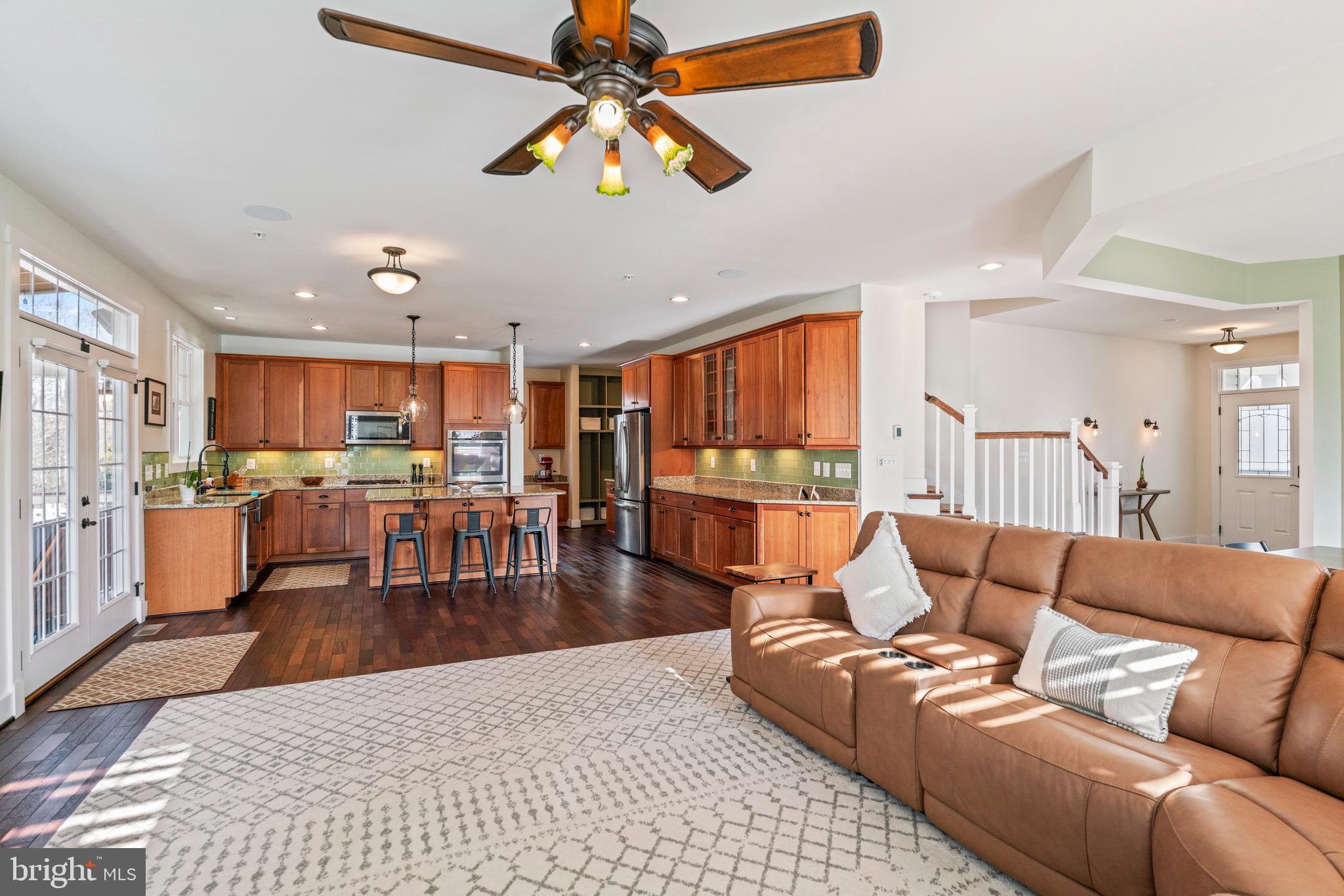 PONDVIEW - Residential