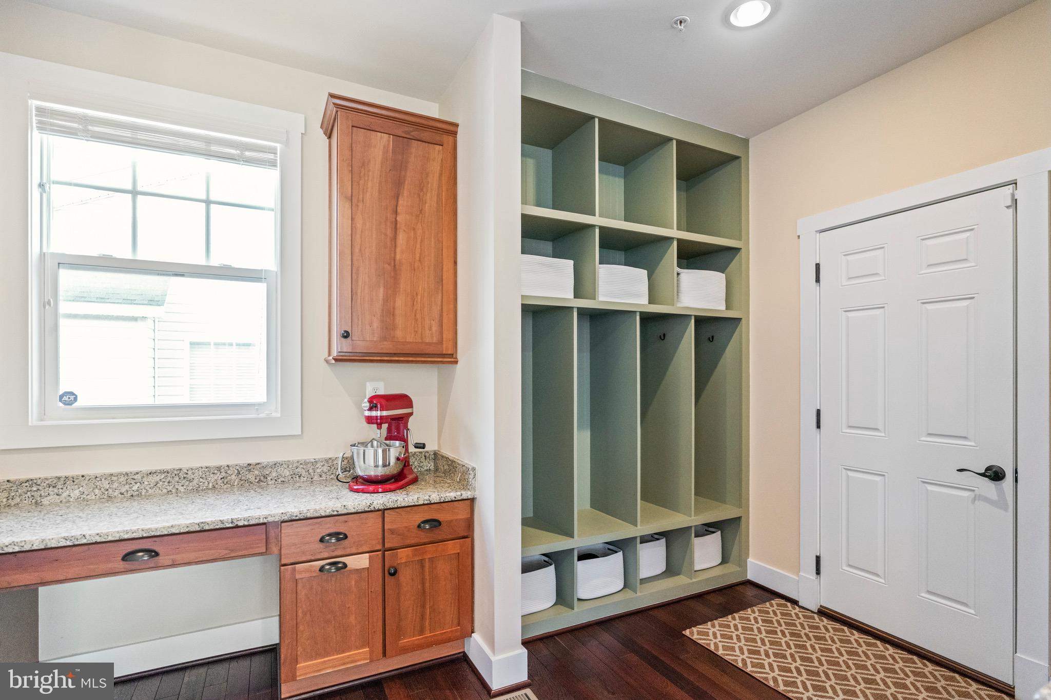 PONDVIEW - Residential