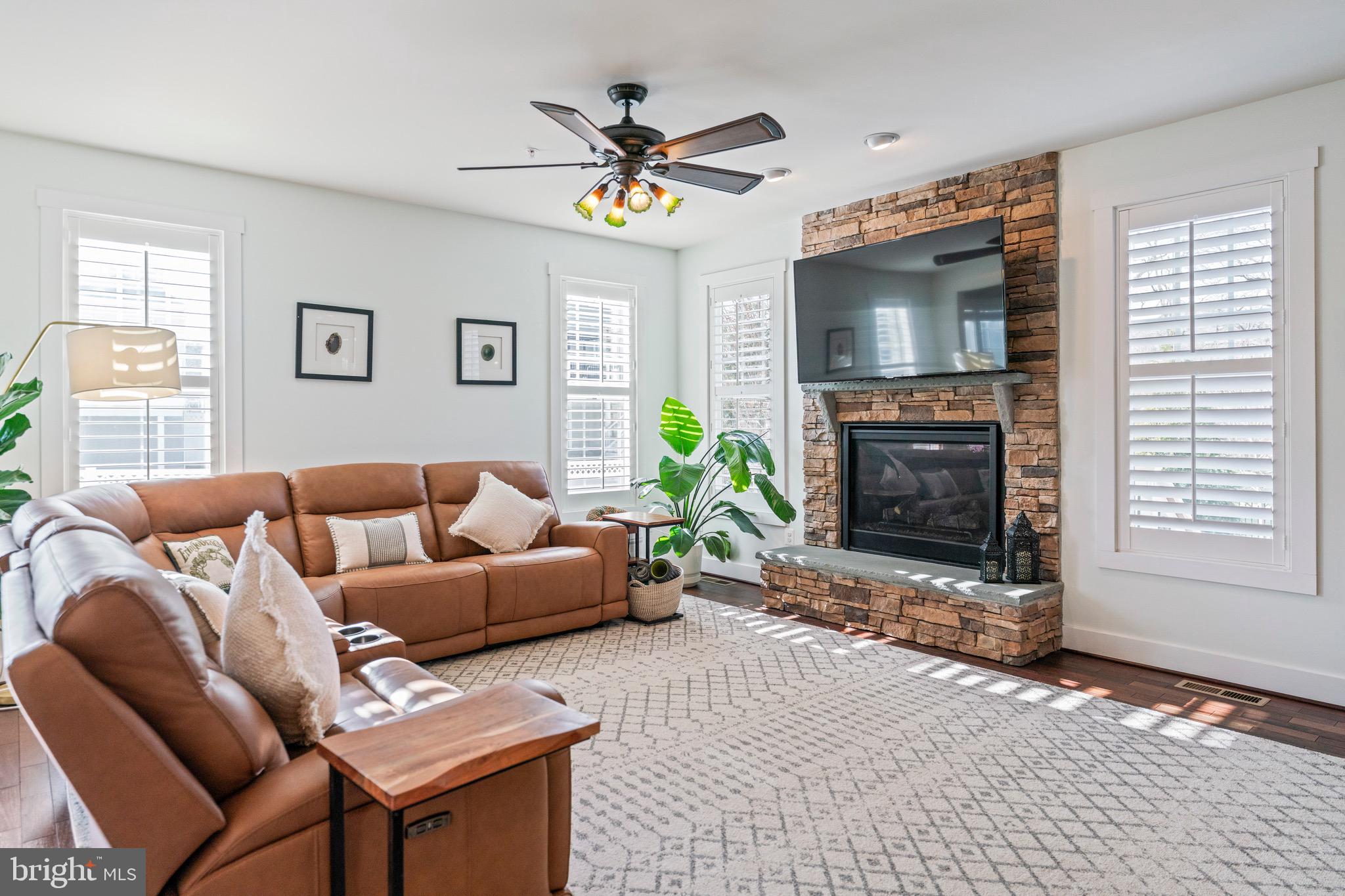 PONDVIEW - Residential