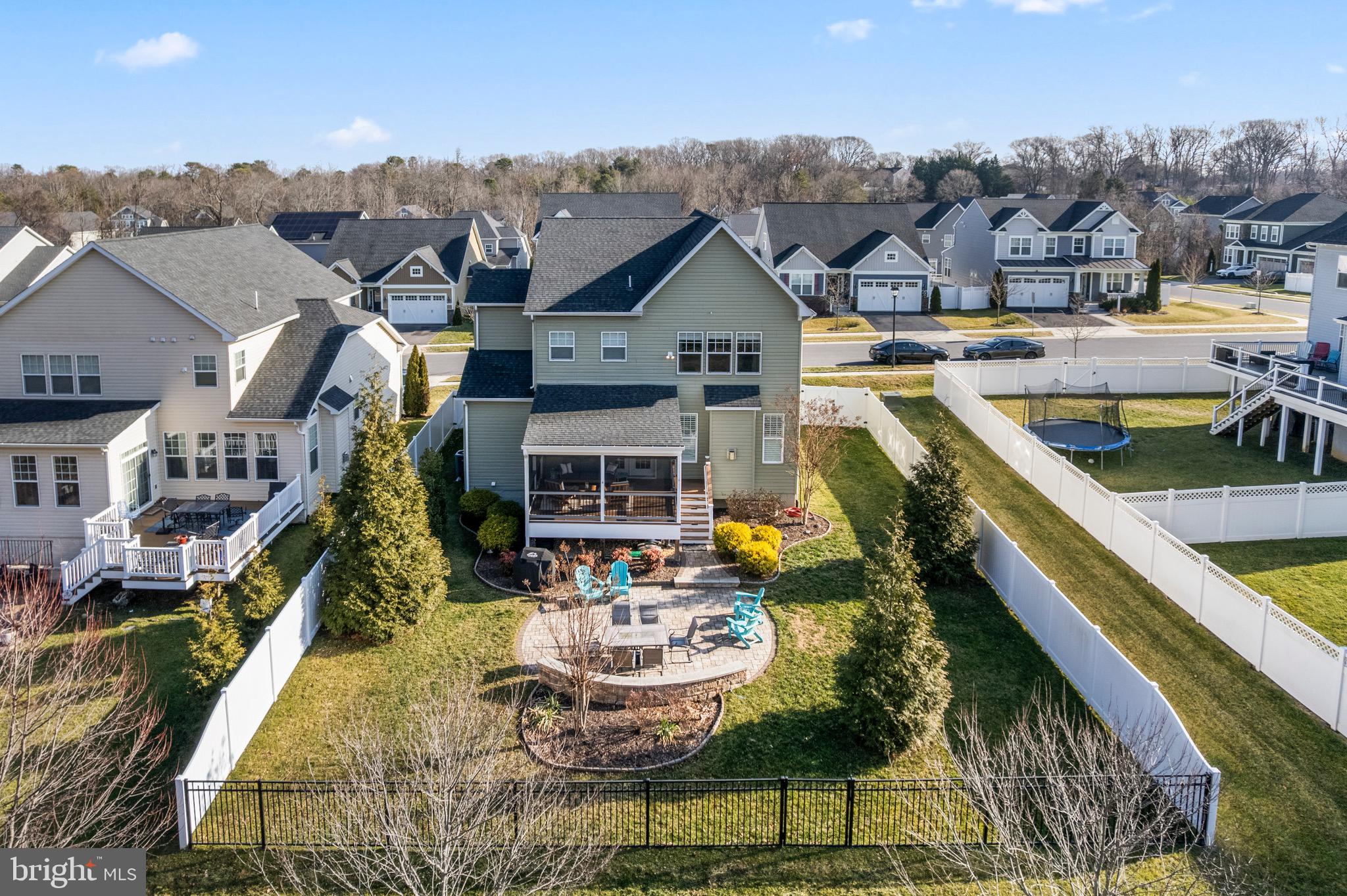 PONDVIEW - Residential