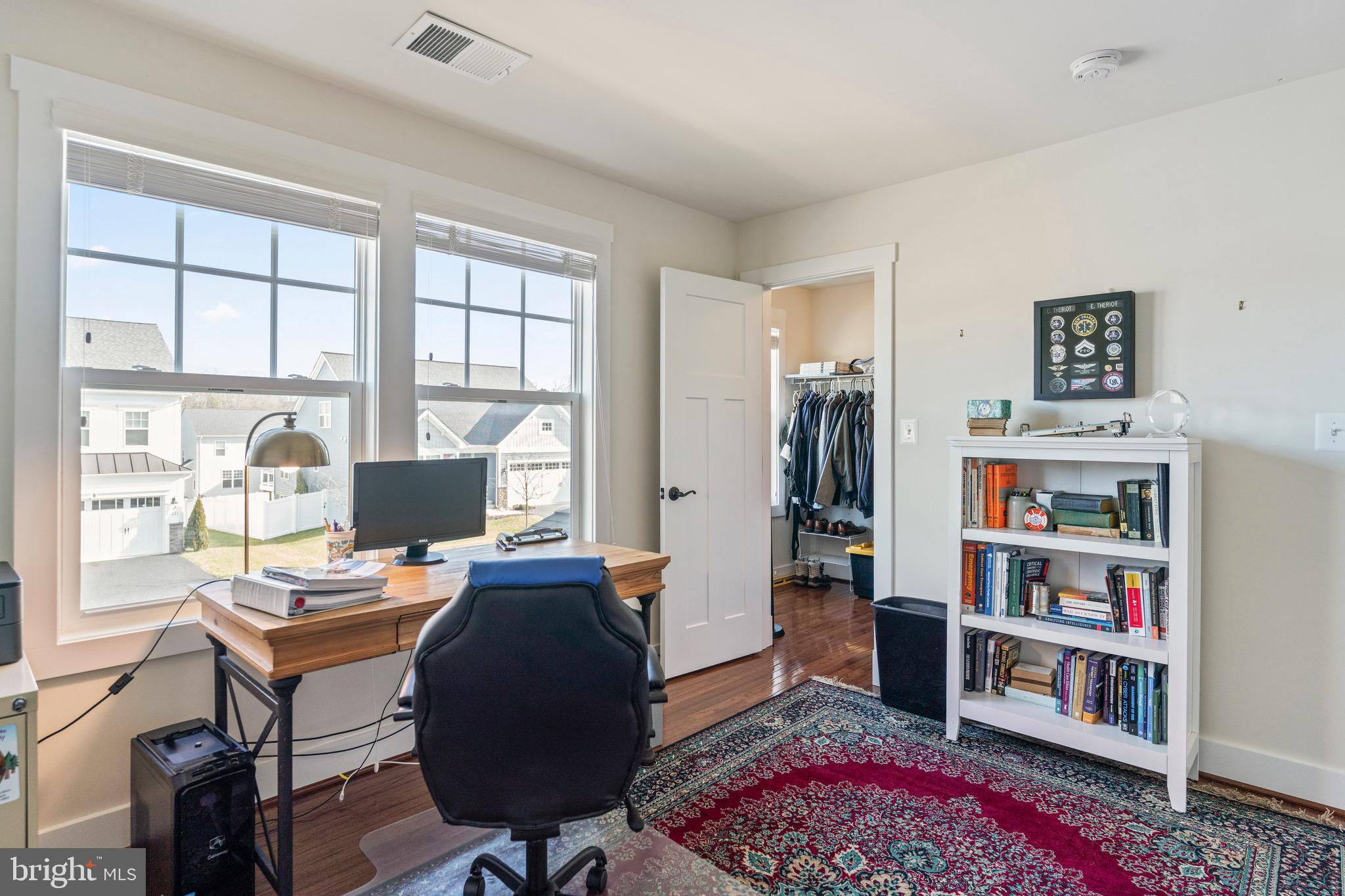 PONDVIEW - Residential