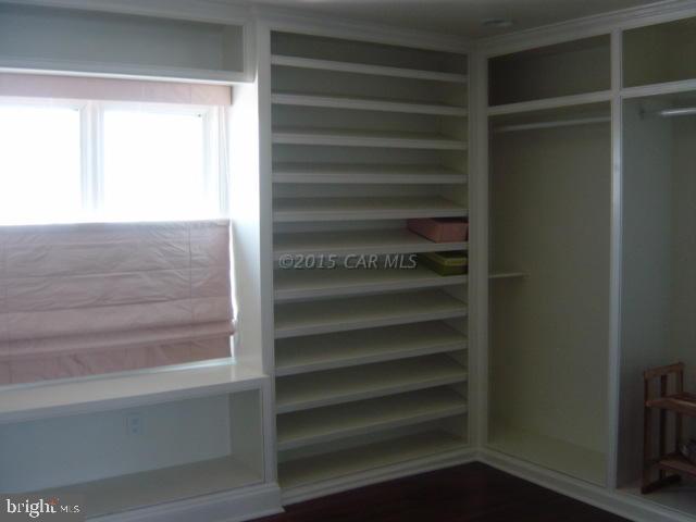 CAPTAINS HILL - Residential