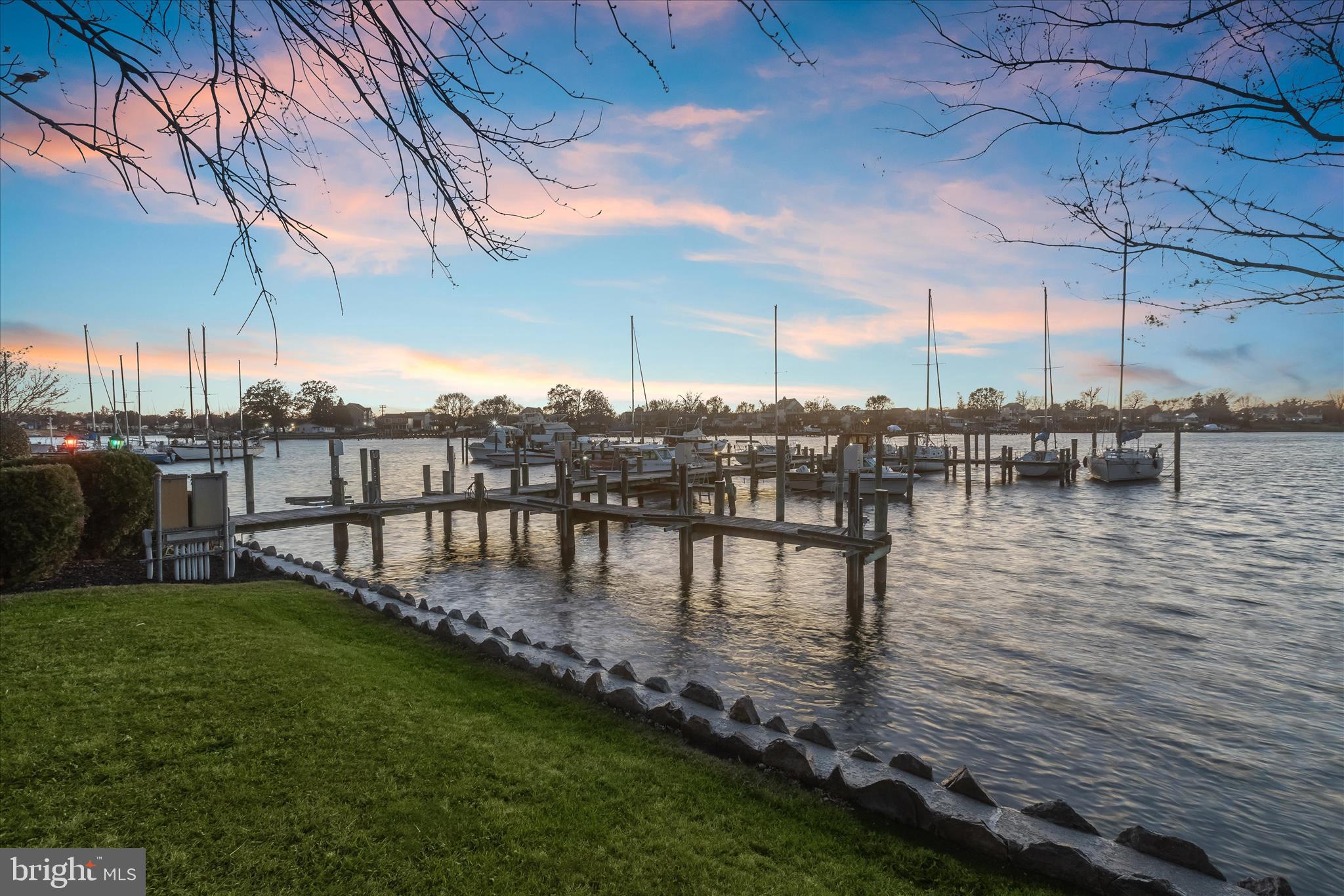 MIDDLE RIVER - Residential