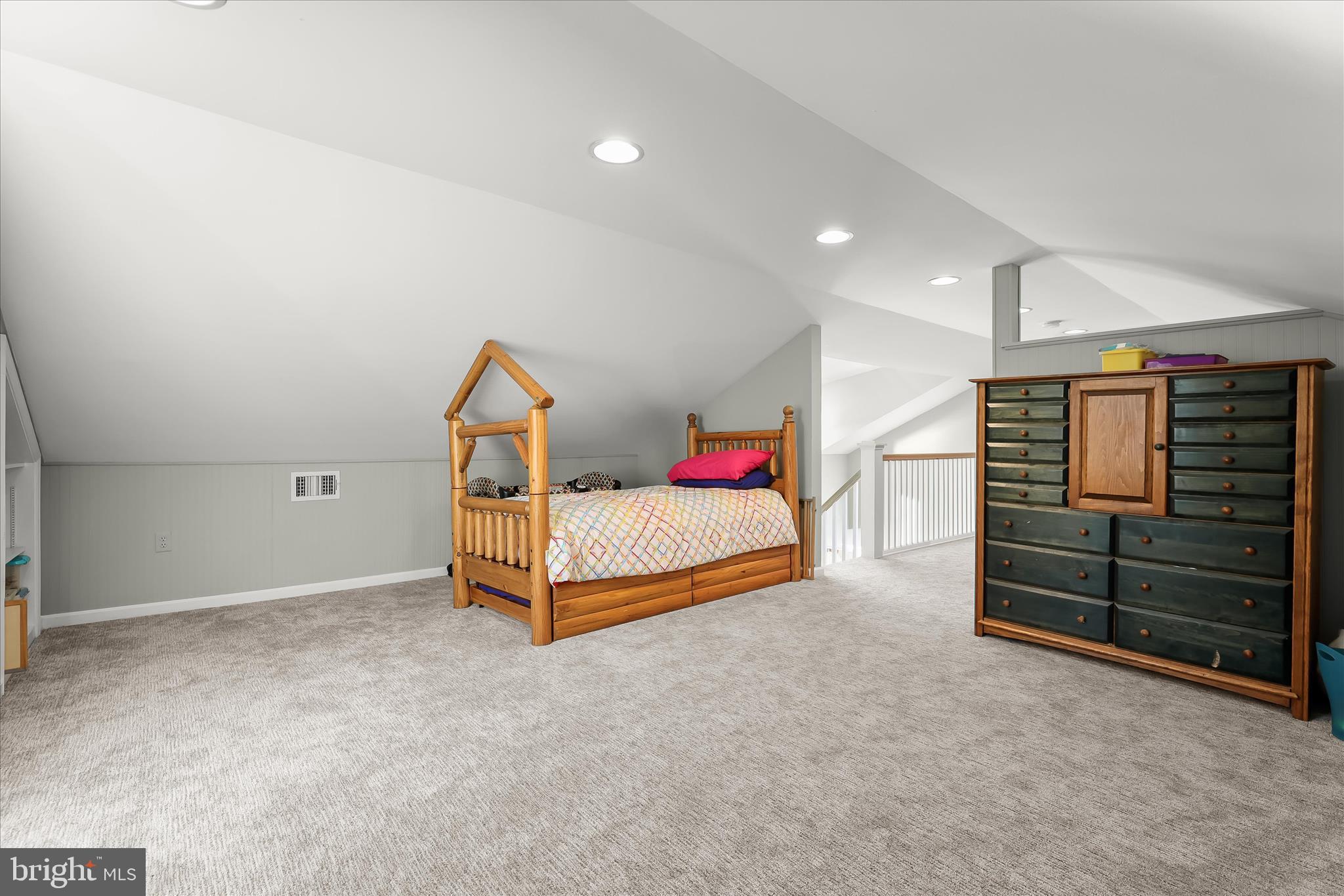 MIDDLE RIVER - Residential