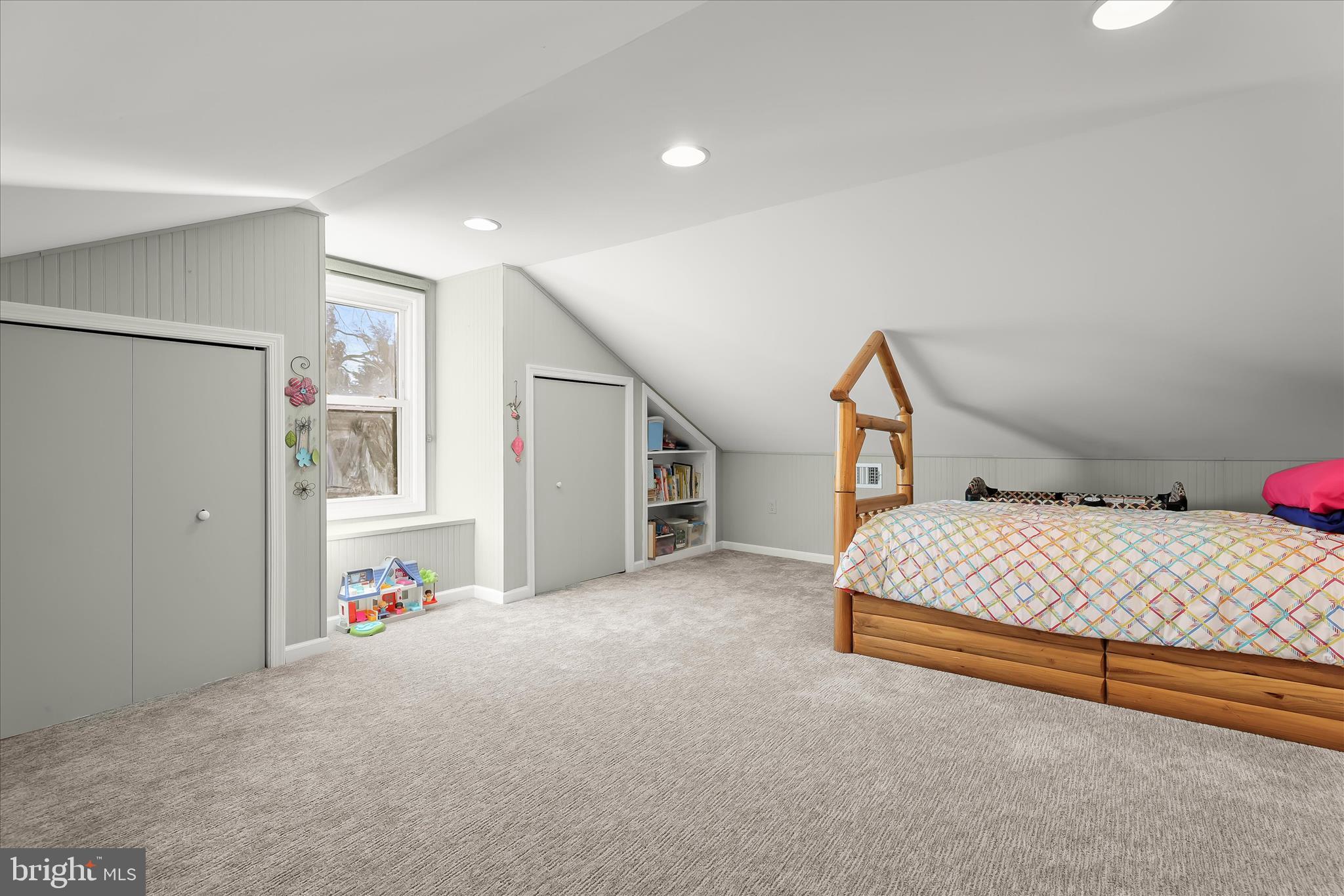 MIDDLE RIVER - Residential