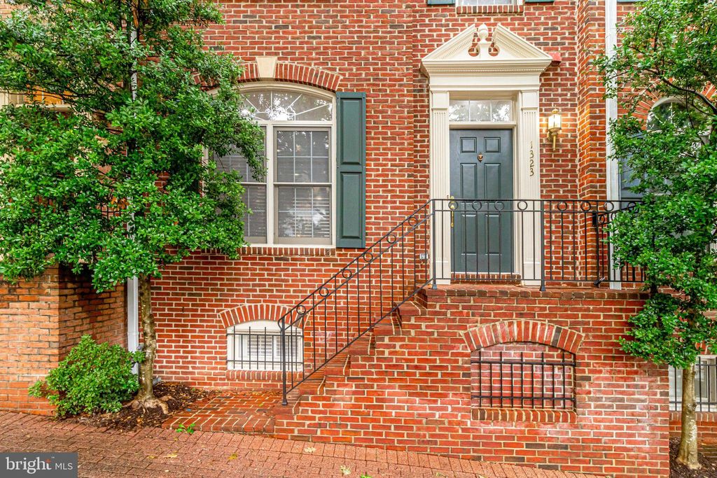Photo of 1323 N Barton Street, ARLINGTON, VA 22201 (MLS # VAAR2064922)