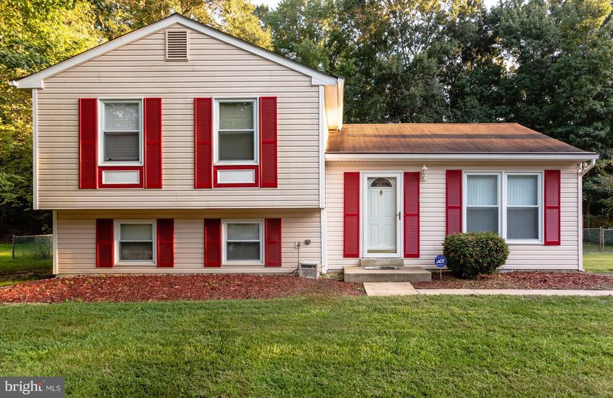 Nice split level 3BR 2.5BA home on a quiet cul-de-sac. Renovated fully finished basement with bathroom and walkout* Large level fenced backyard*Great for entertaining*NO HOA* Great Location* Minutes to shopping and restaurants* Sold as is but in good condition.