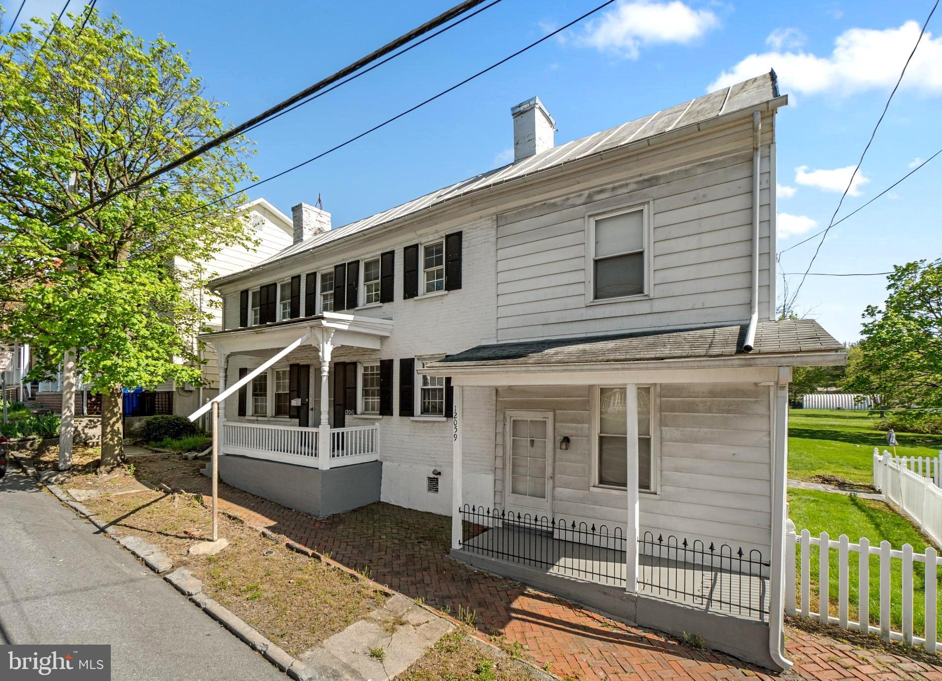 12061 & 12059 MAIN ST