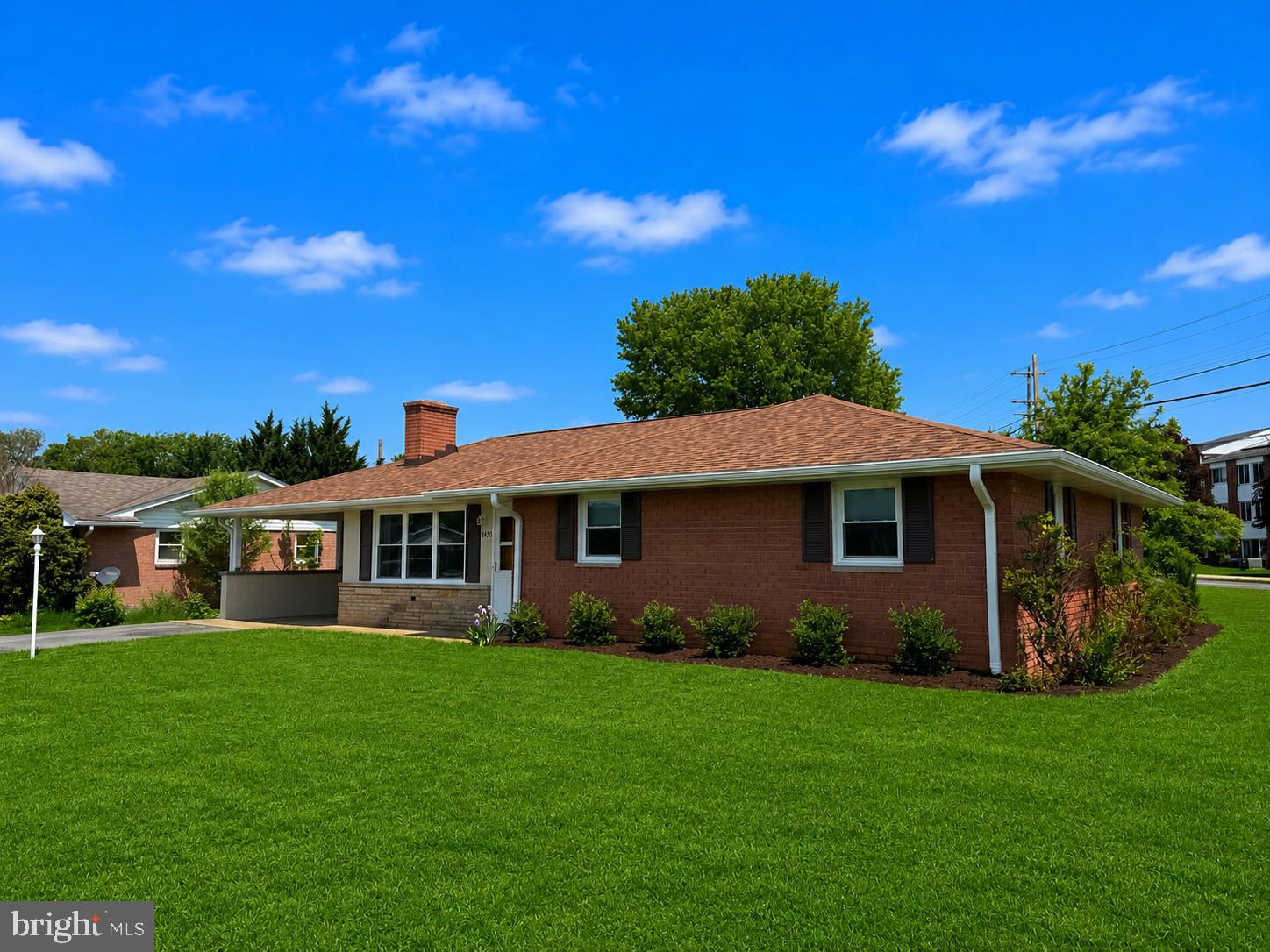 WHITE OAKS - Residential