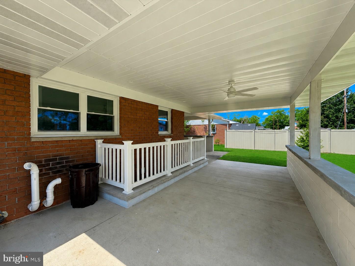 WHITE OAKS - Residential
