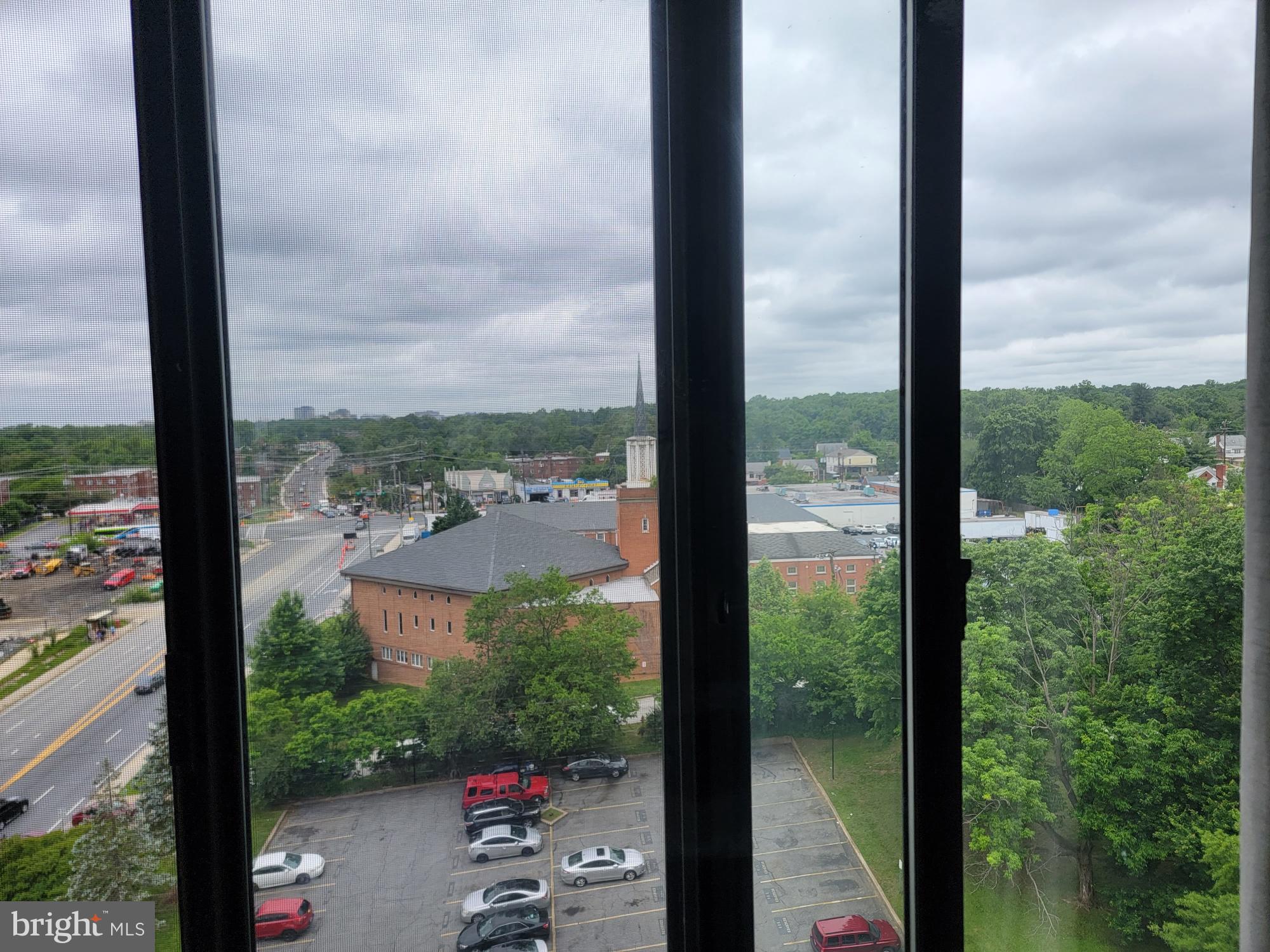 PINEWAY TOWERS - Residential