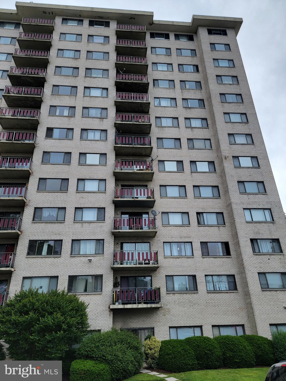 PINEWAY TOWERS - Residential