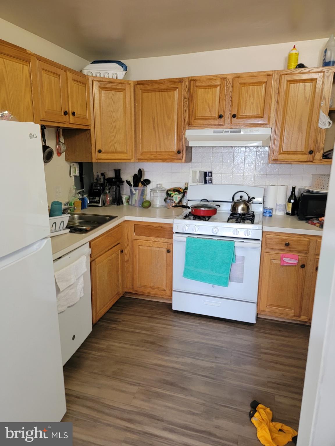 PINEWAY TOWERS - Residential