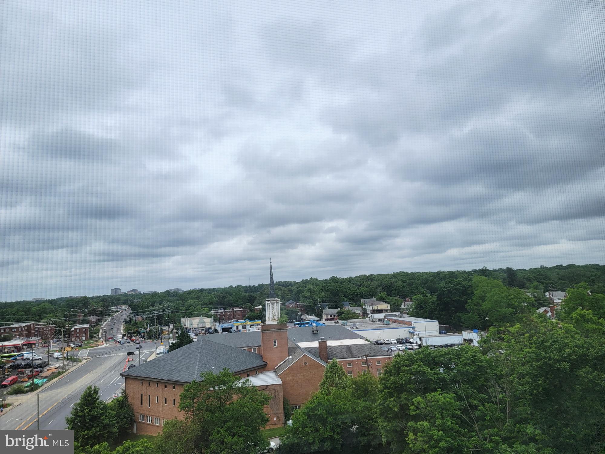 PINEWAY TOWERS - Residential