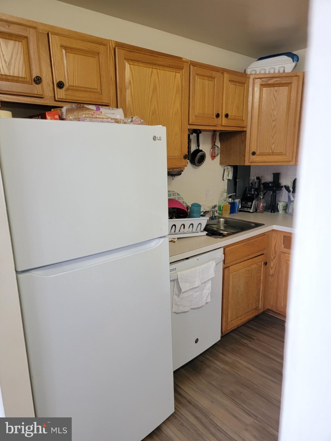 PINEWAY TOWERS - Residential