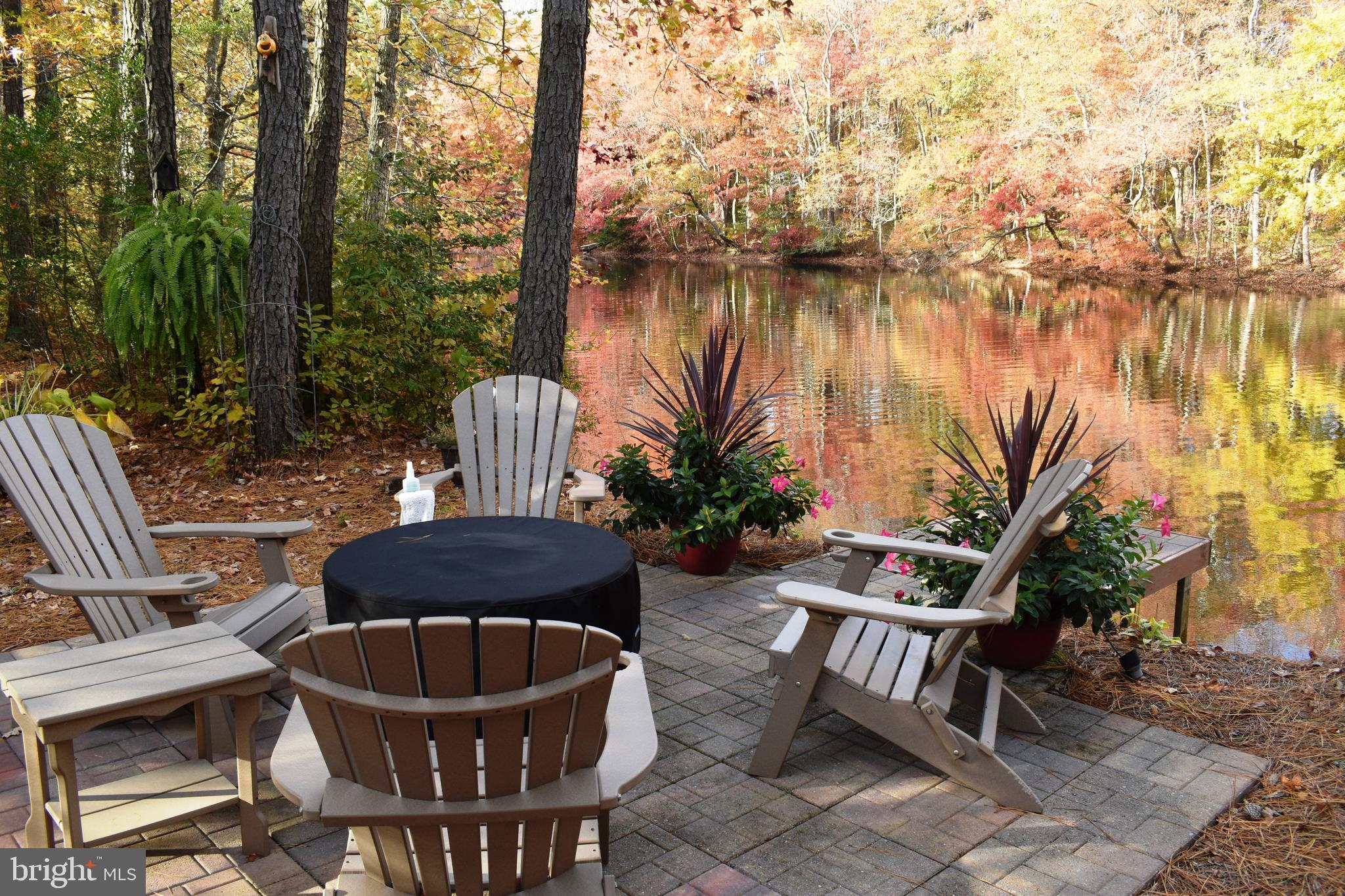 WHISPERING WOODS - Residential