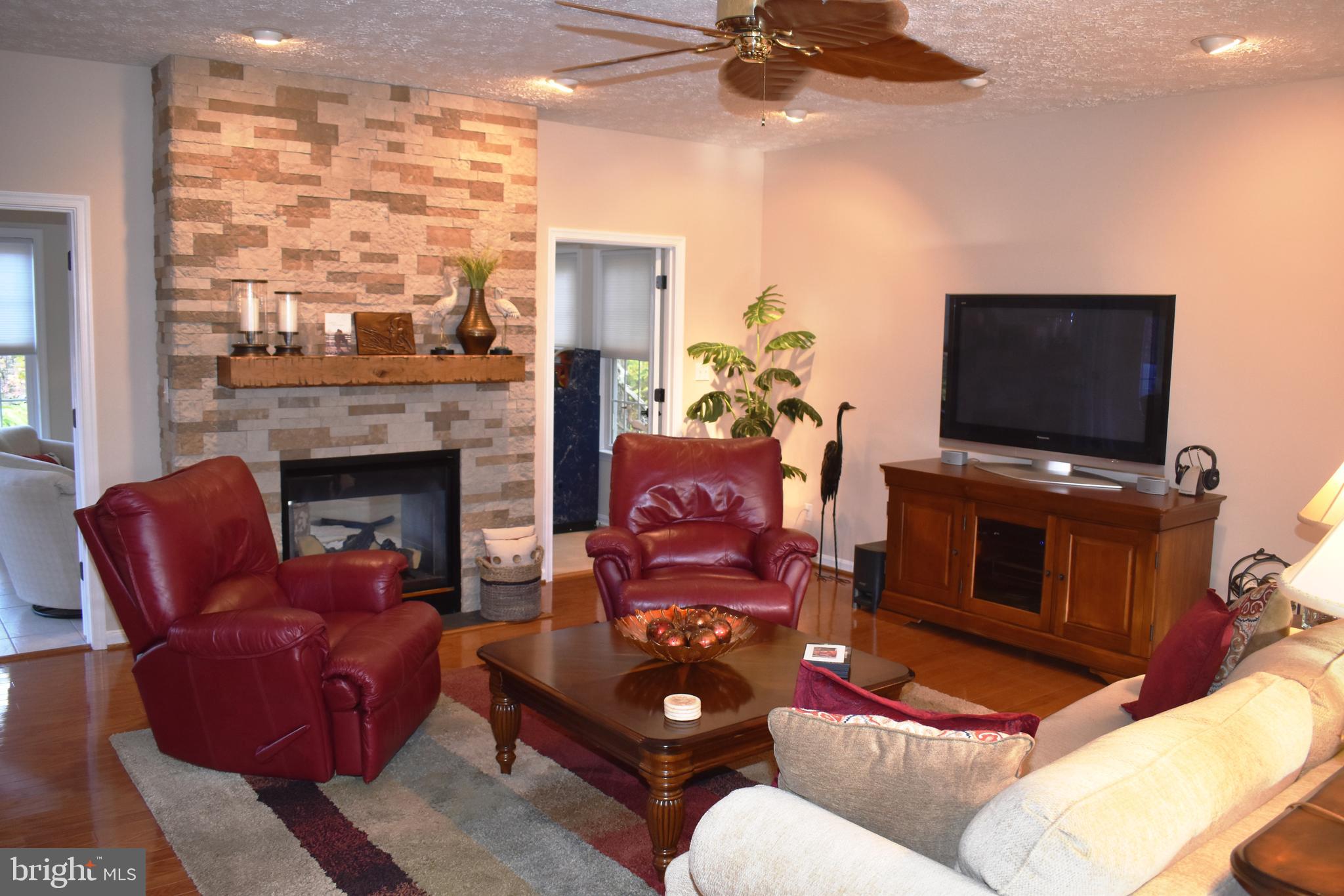 WHISPERING WOODS - Residential