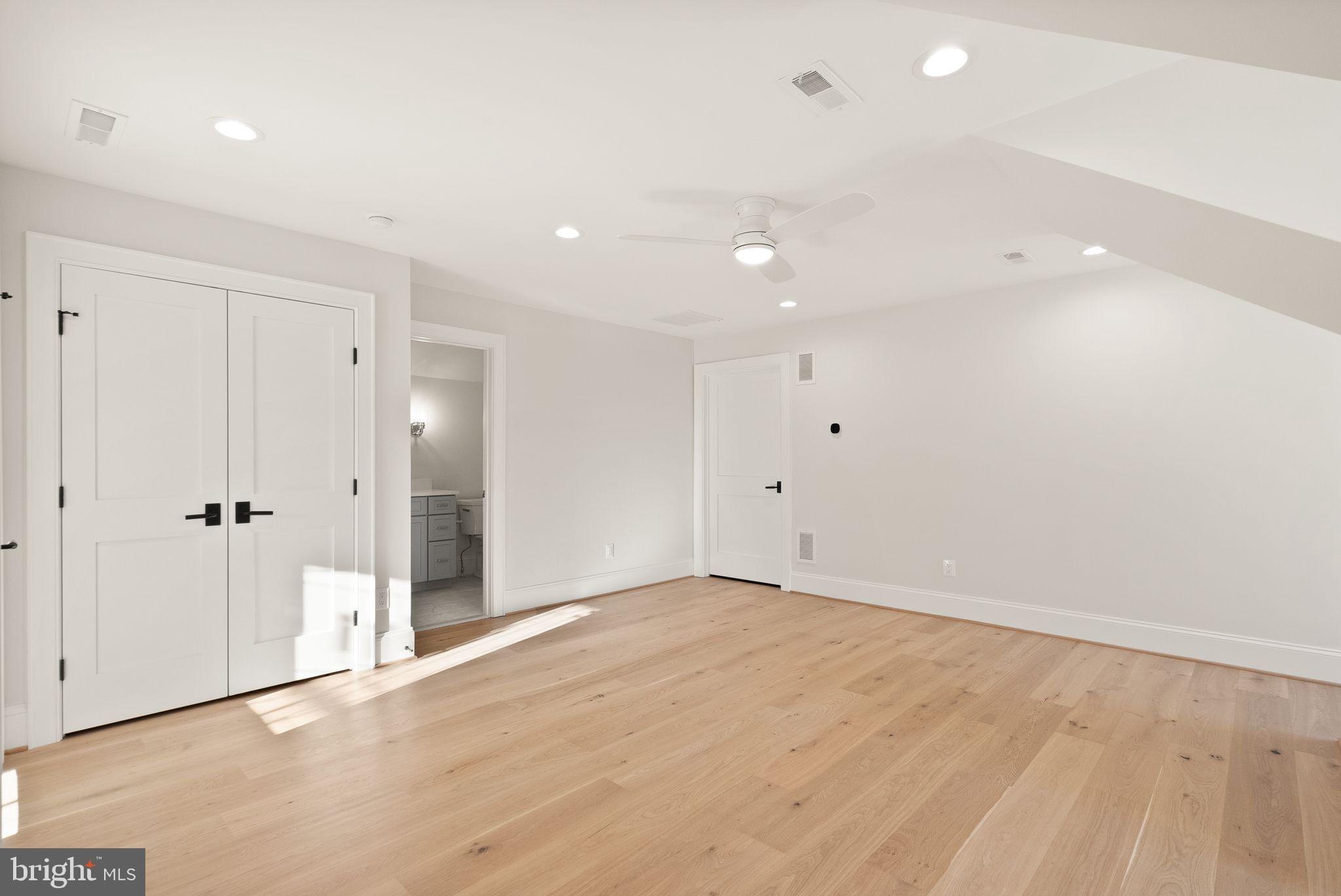 BERKSHIRE OAKWOOD - Residential