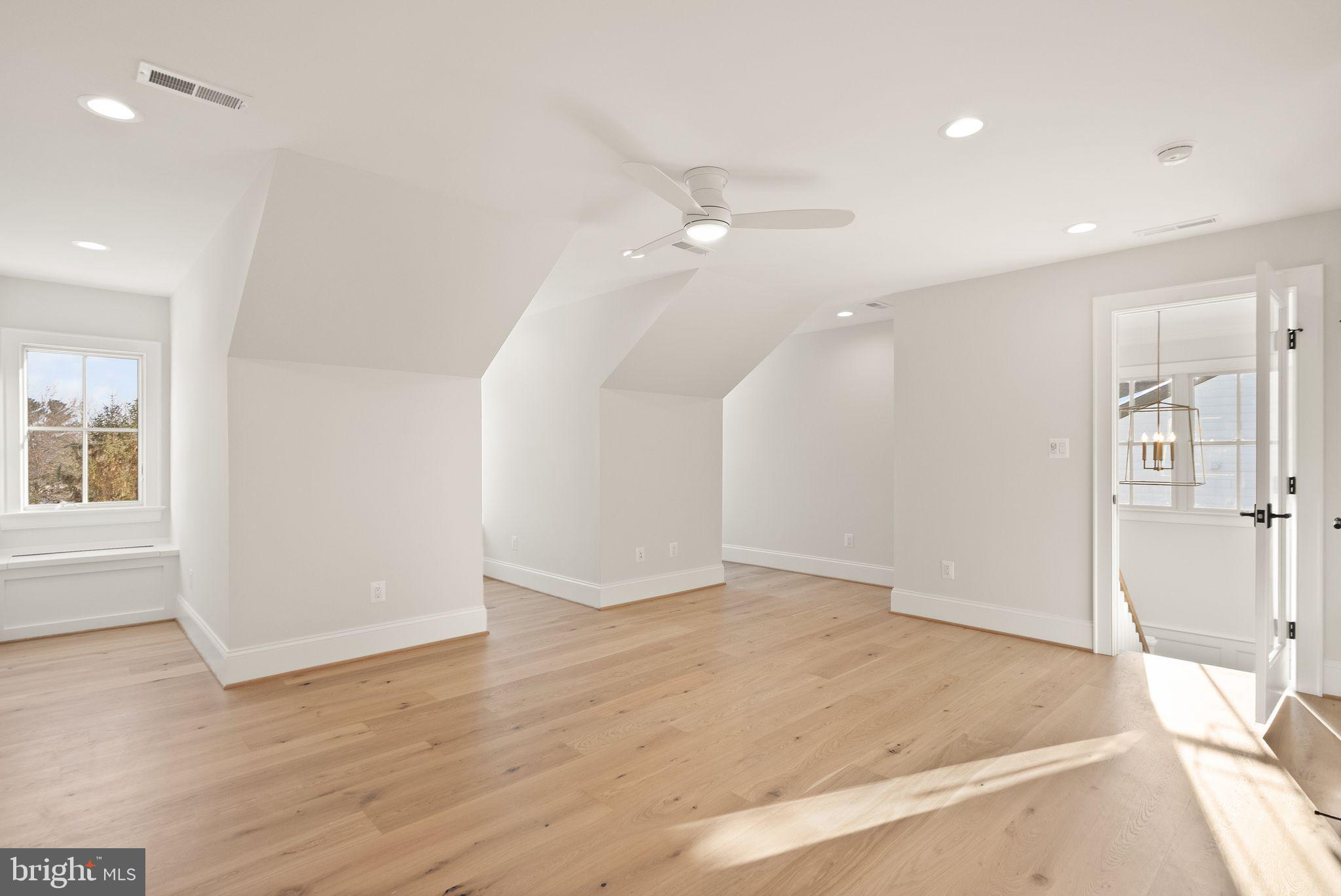 BERKSHIRE OAKWOOD - Residential