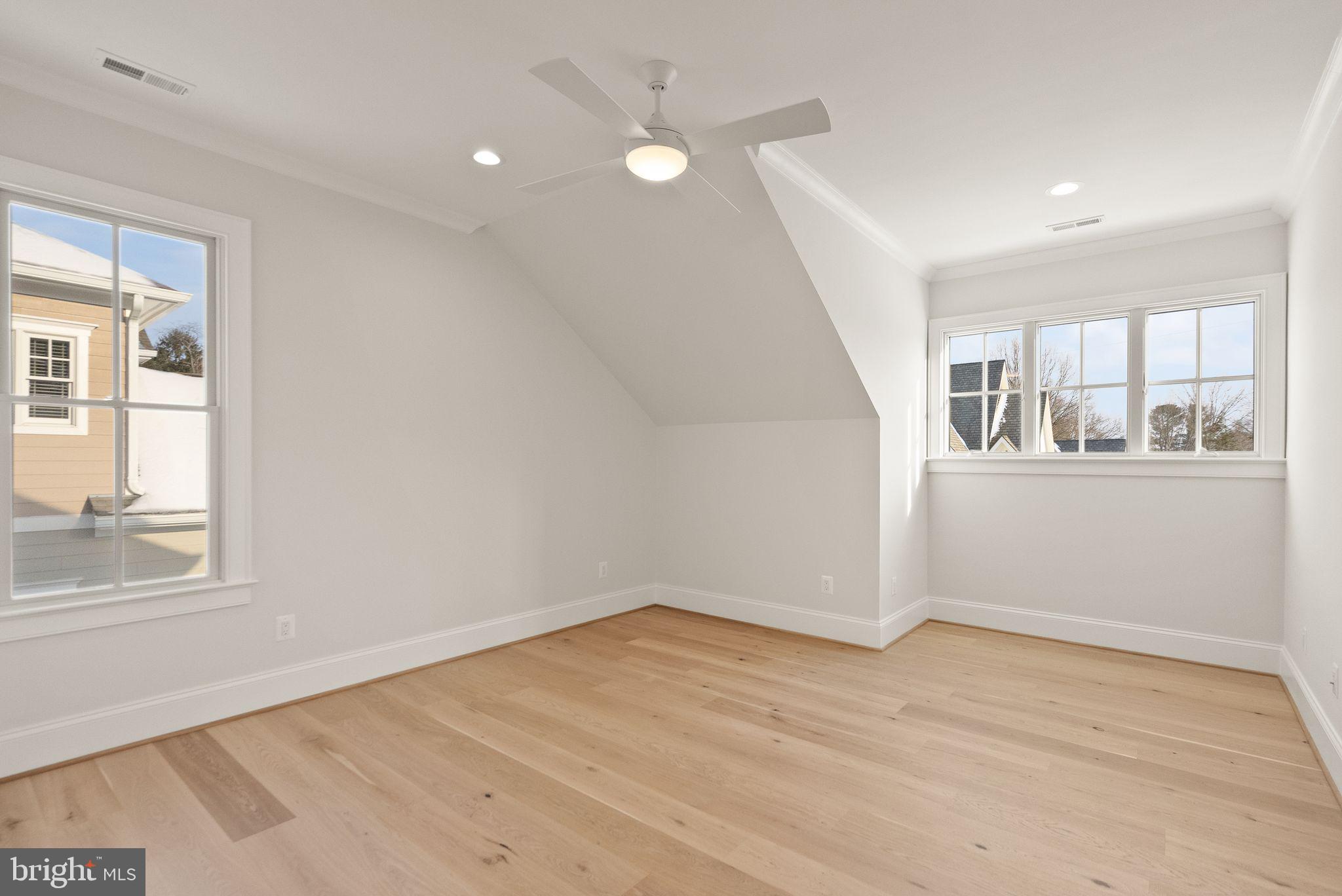 BERKSHIRE OAKWOOD - Residential