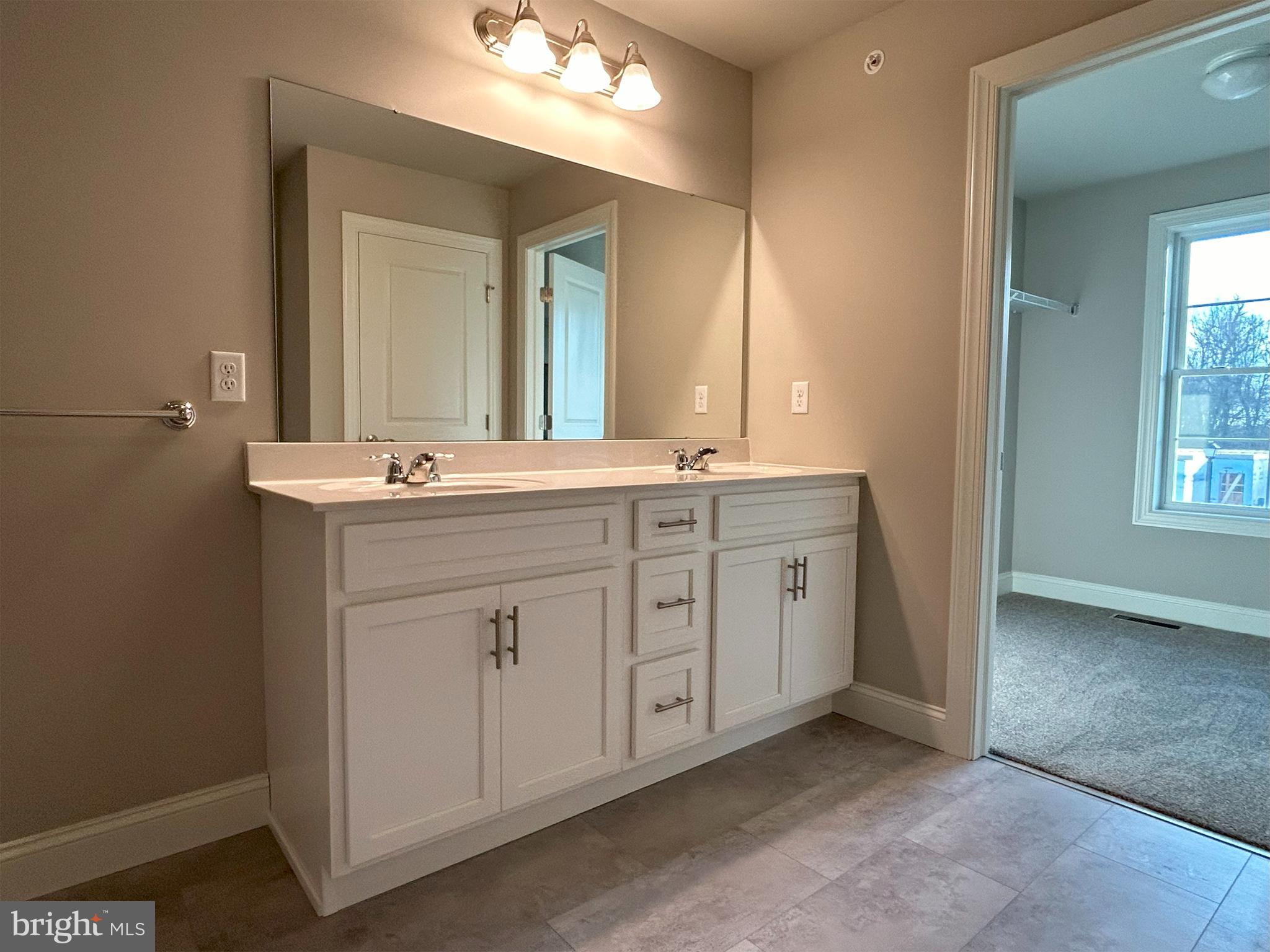 WOODLAND HILLS - Residential