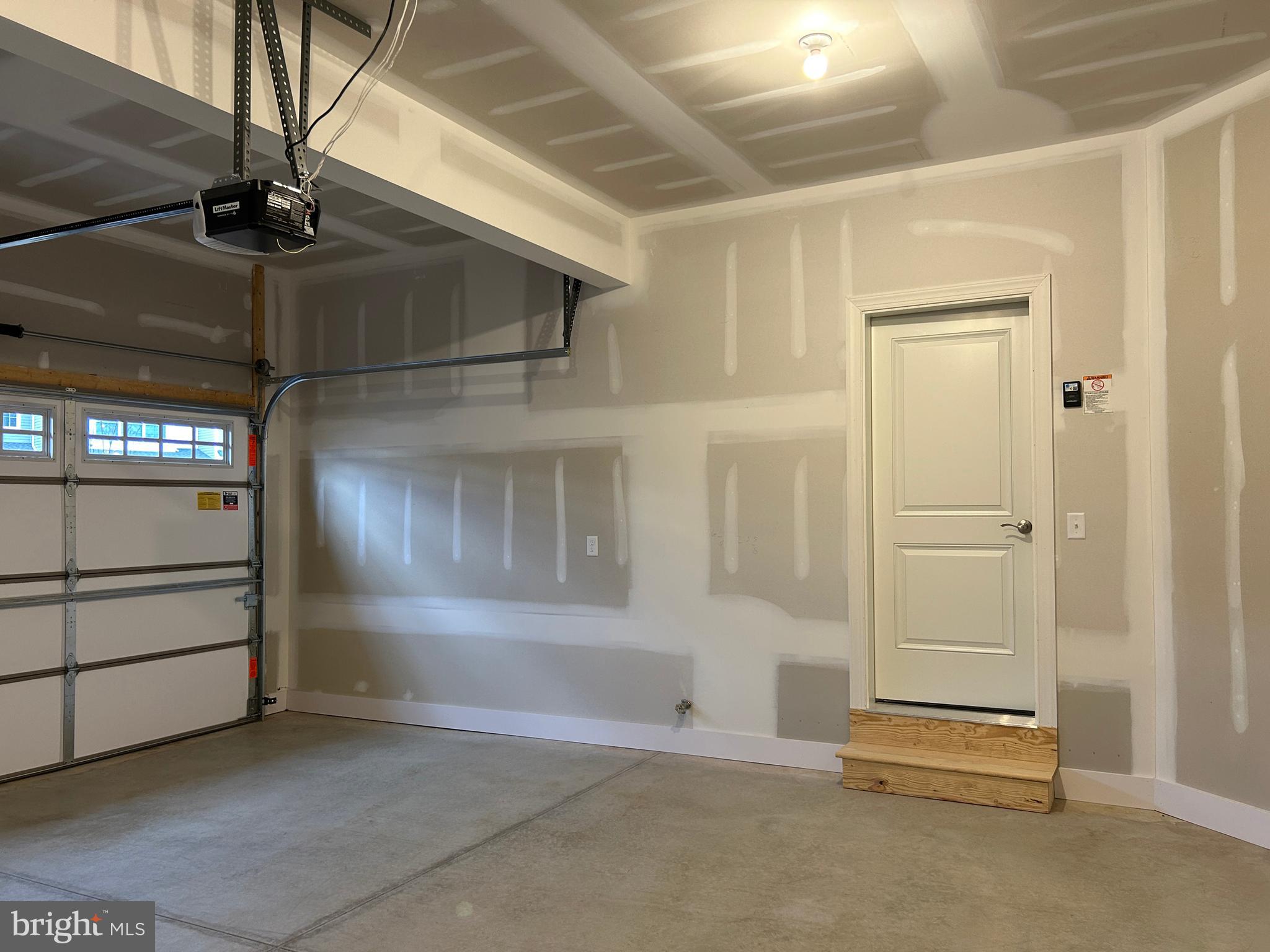 WOODLAND HILLS - Residential