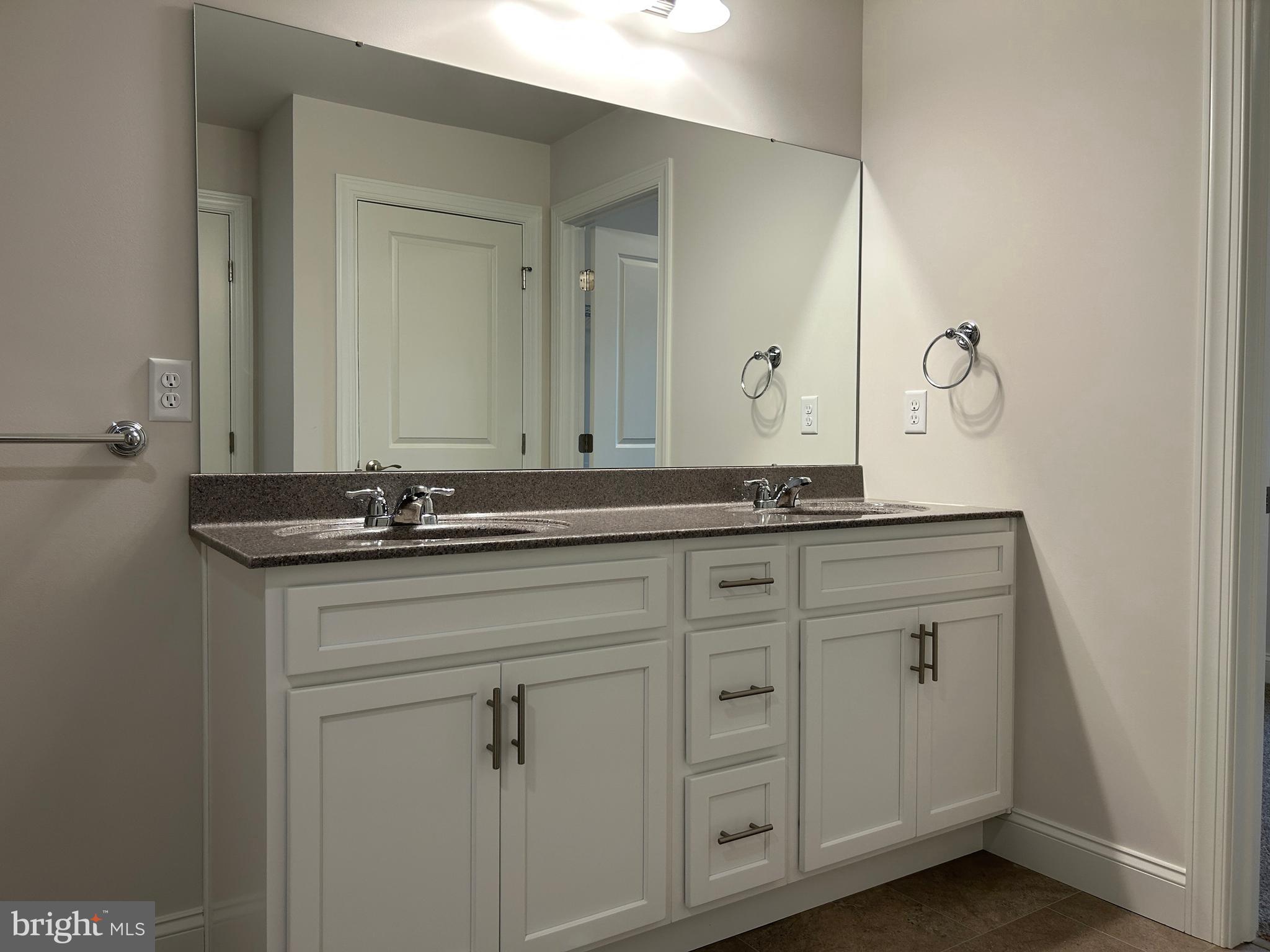 WOODLAND HILLS - Residential