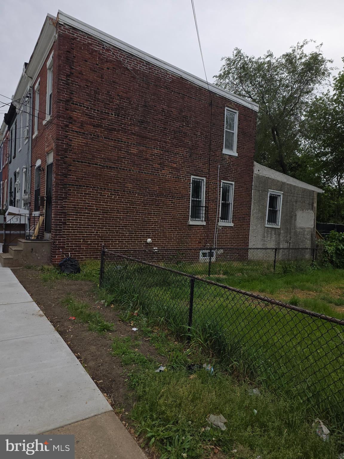 2005 S 9TH STREET