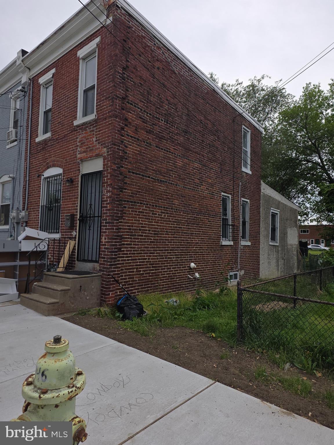 2005 S 9TH STREET